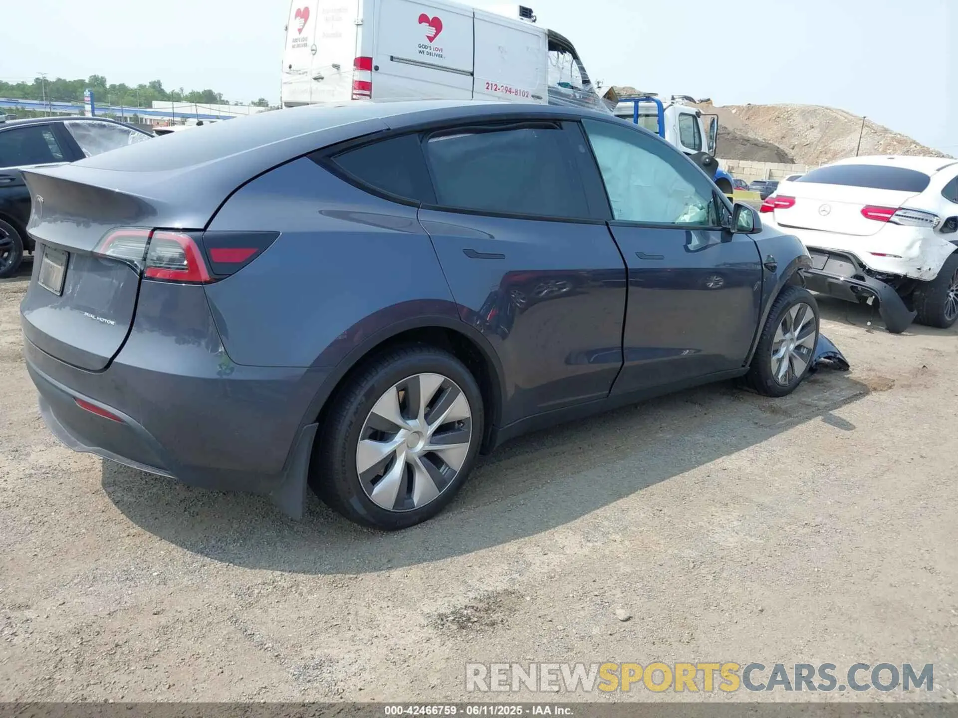 4 Photograph of a damaged car 7SAYGDEE0PA129376 TESLA MODEL Y 2023
