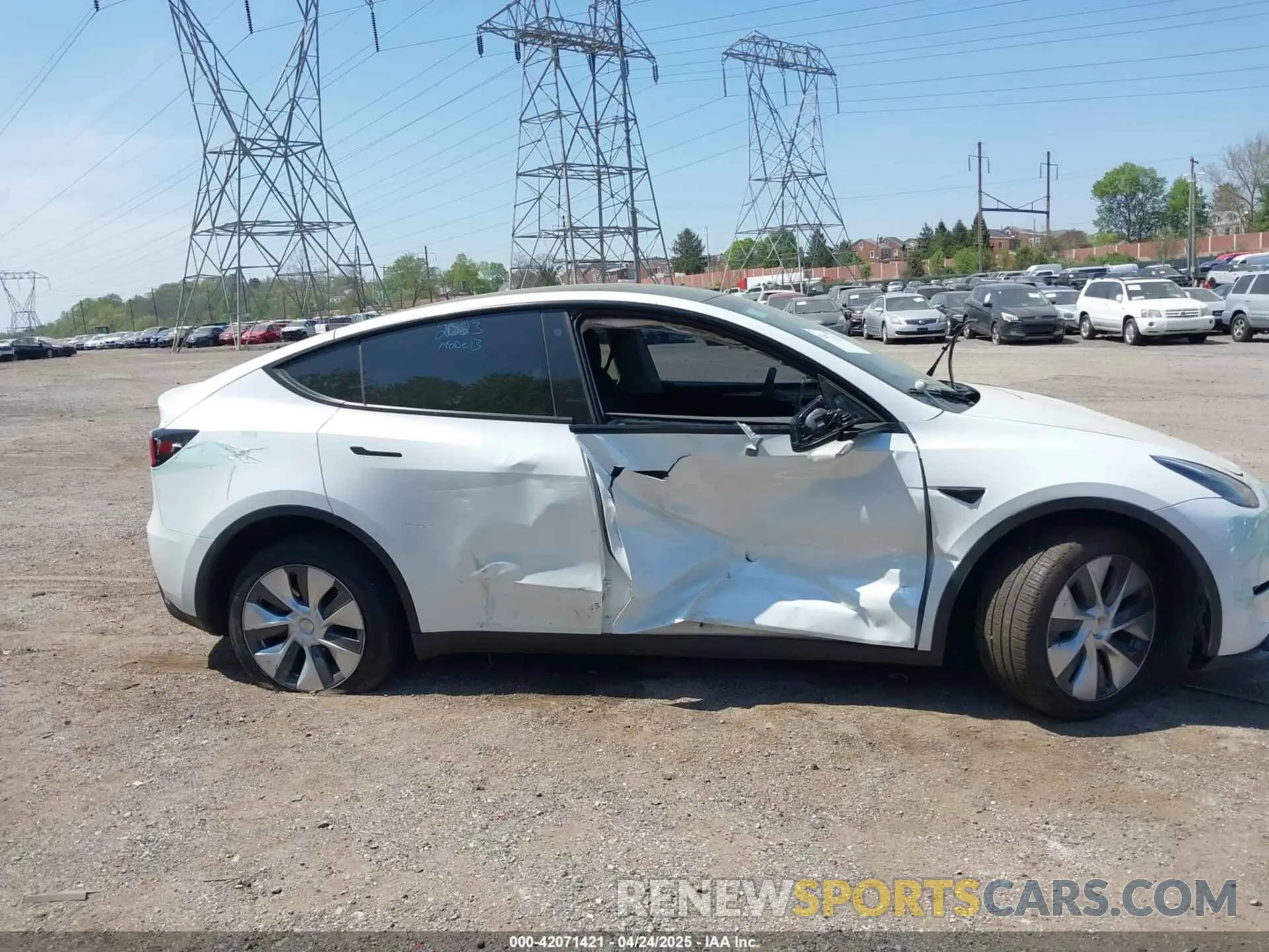 13 Photograph of a damaged car 7SAYGDEE0PA130057 TESLA MODEL Y 2023