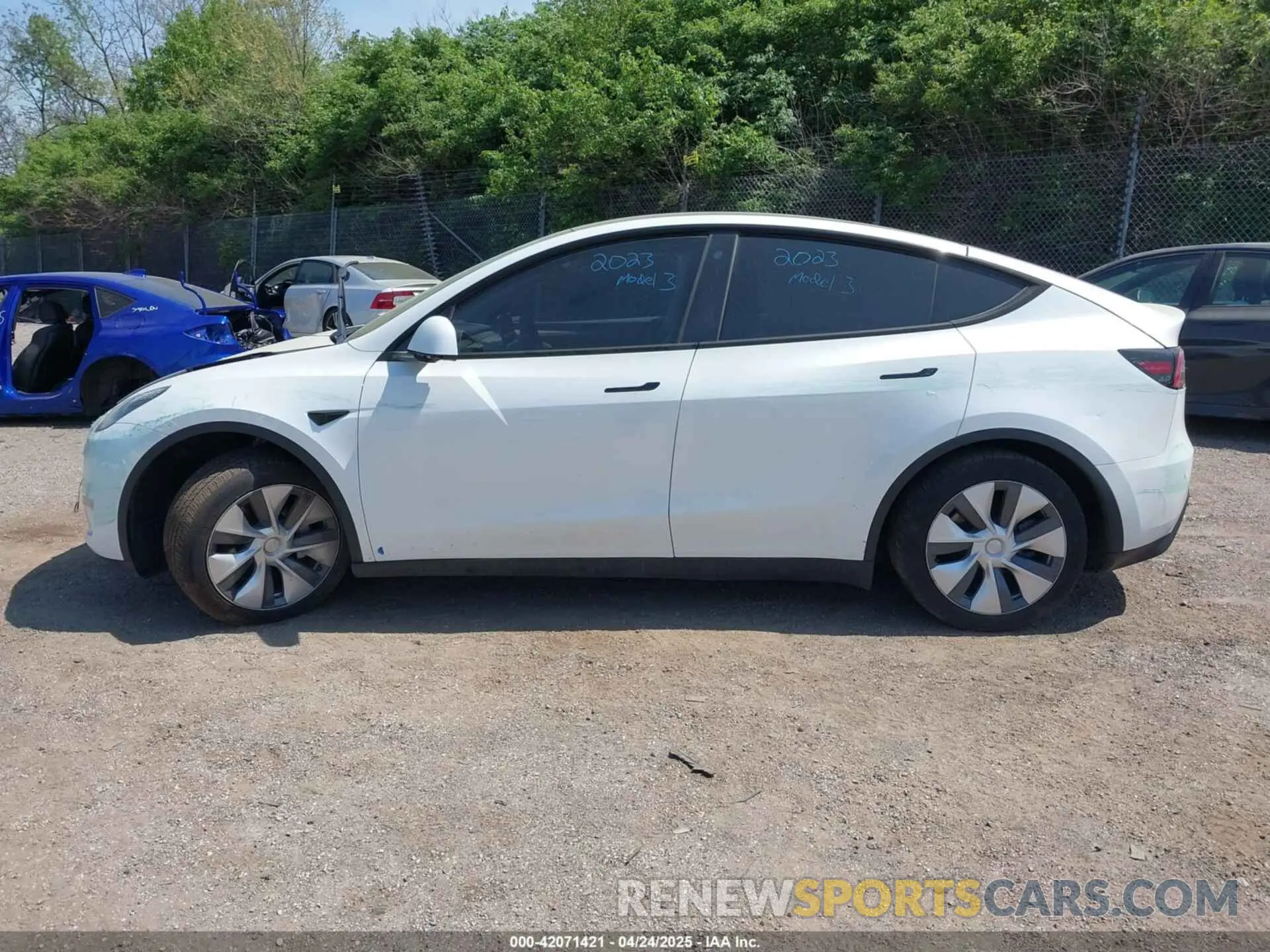 14 Photograph of a damaged car 7SAYGDEE0PA130057 TESLA MODEL Y 2023
