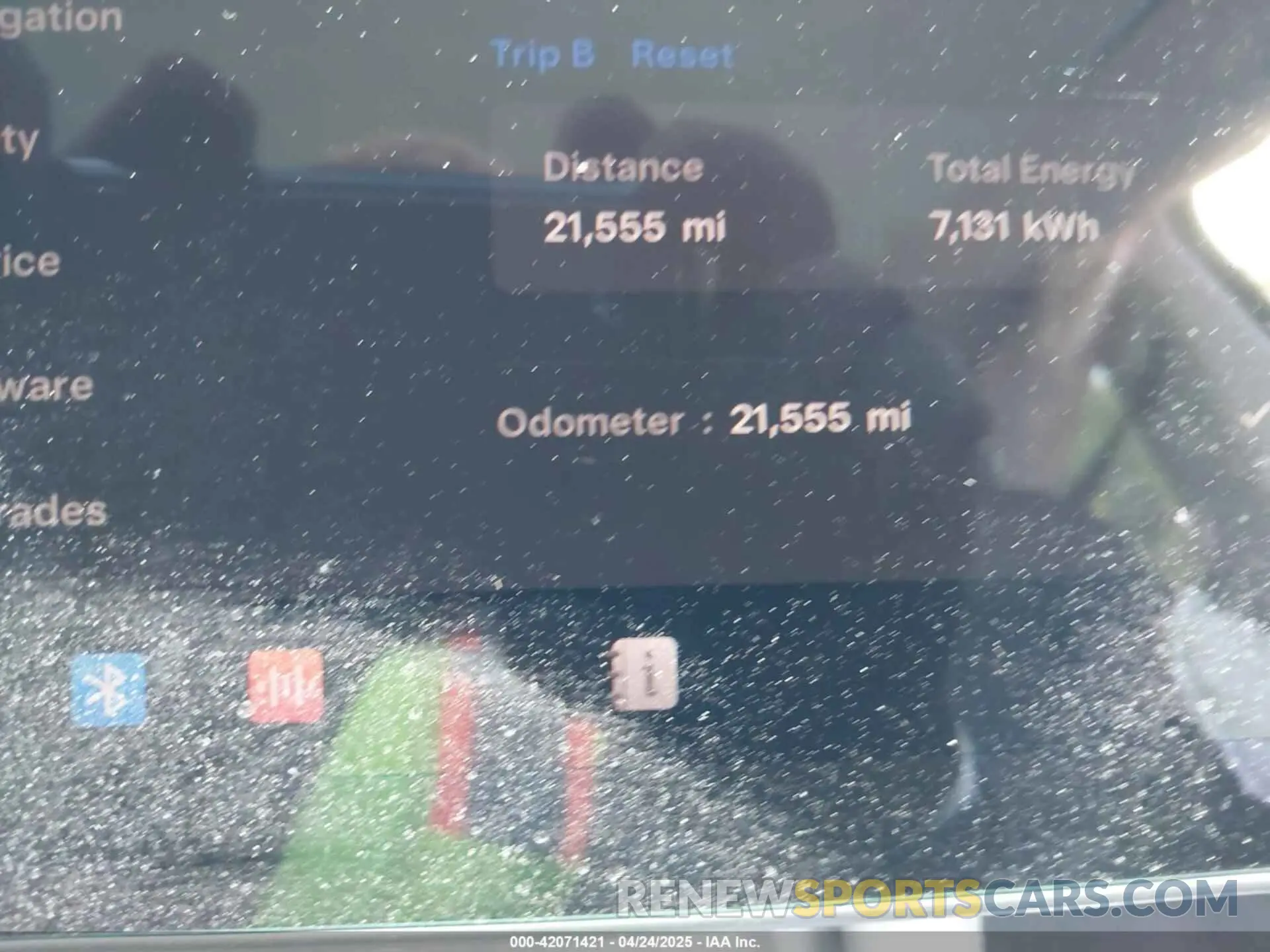 15 Photograph of a damaged car 7SAYGDEE0PA130057 TESLA MODEL Y 2023