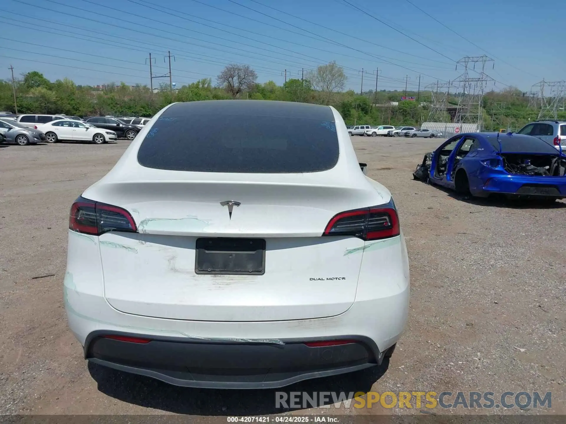 16 Photograph of a damaged car 7SAYGDEE0PA130057 TESLA MODEL Y 2023