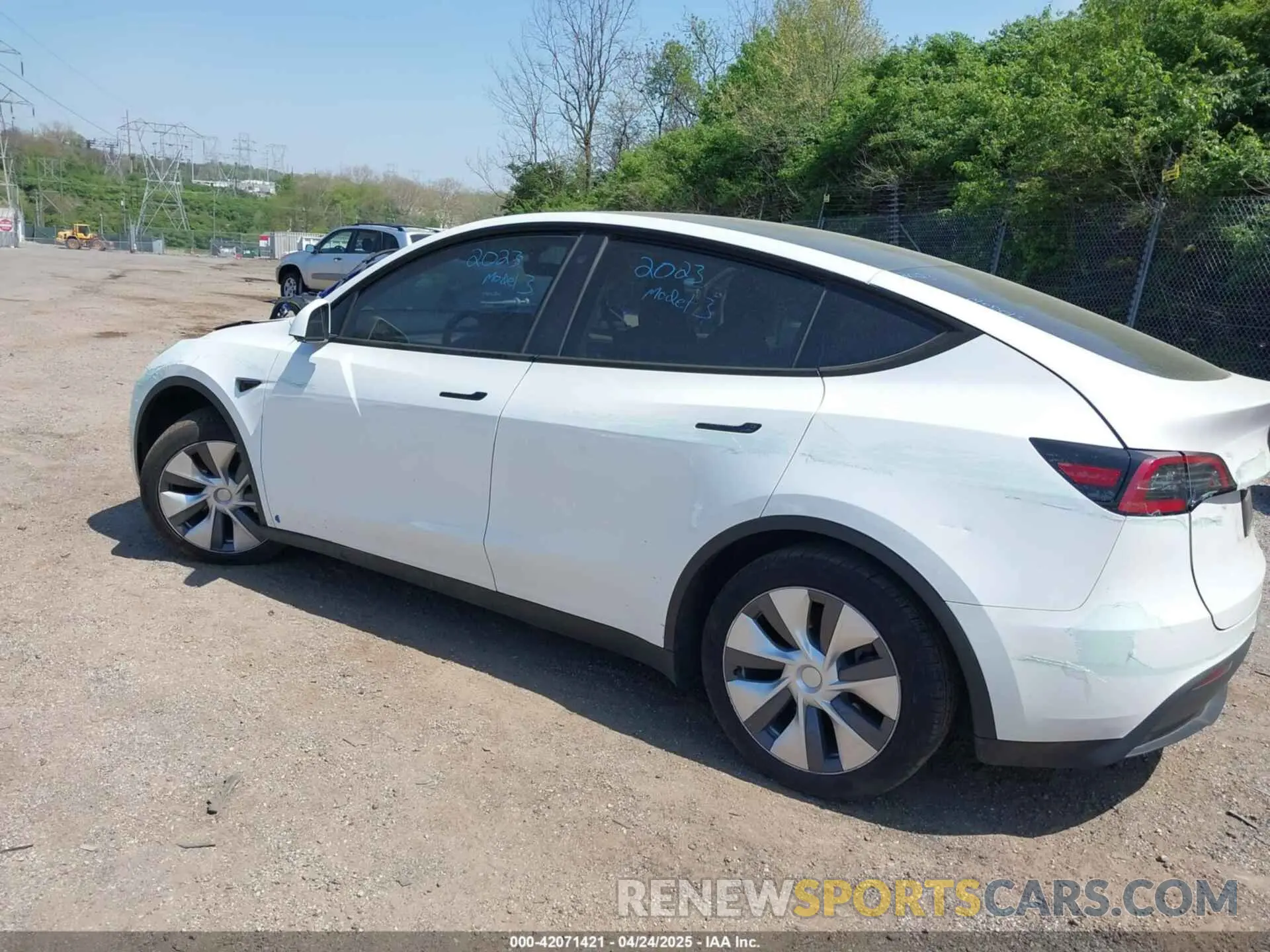 3 Photograph of a damaged car 7SAYGDEE0PA130057 TESLA MODEL Y 2023