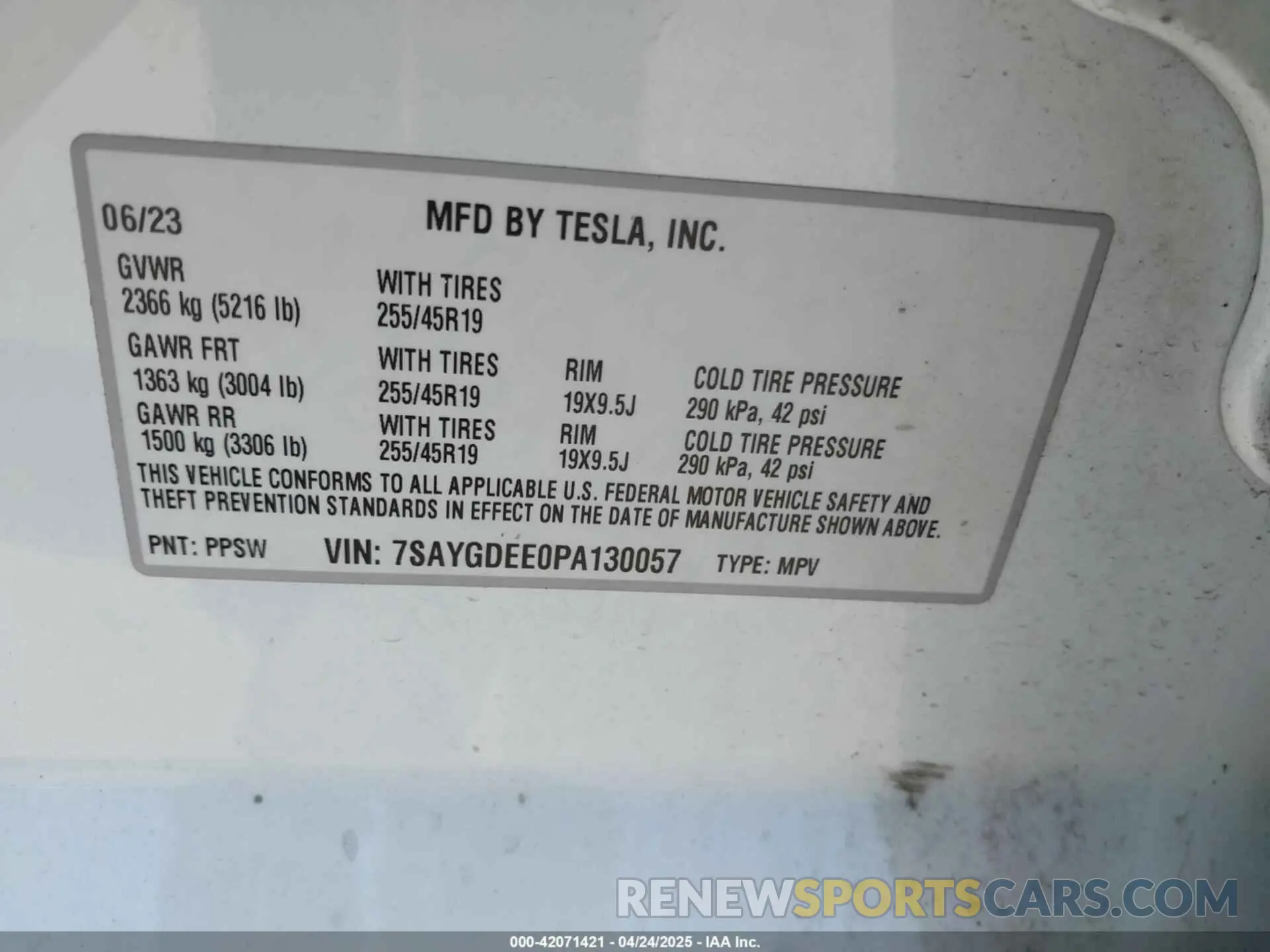 9 Photograph of a damaged car 7SAYGDEE0PA130057 TESLA MODEL Y 2023
