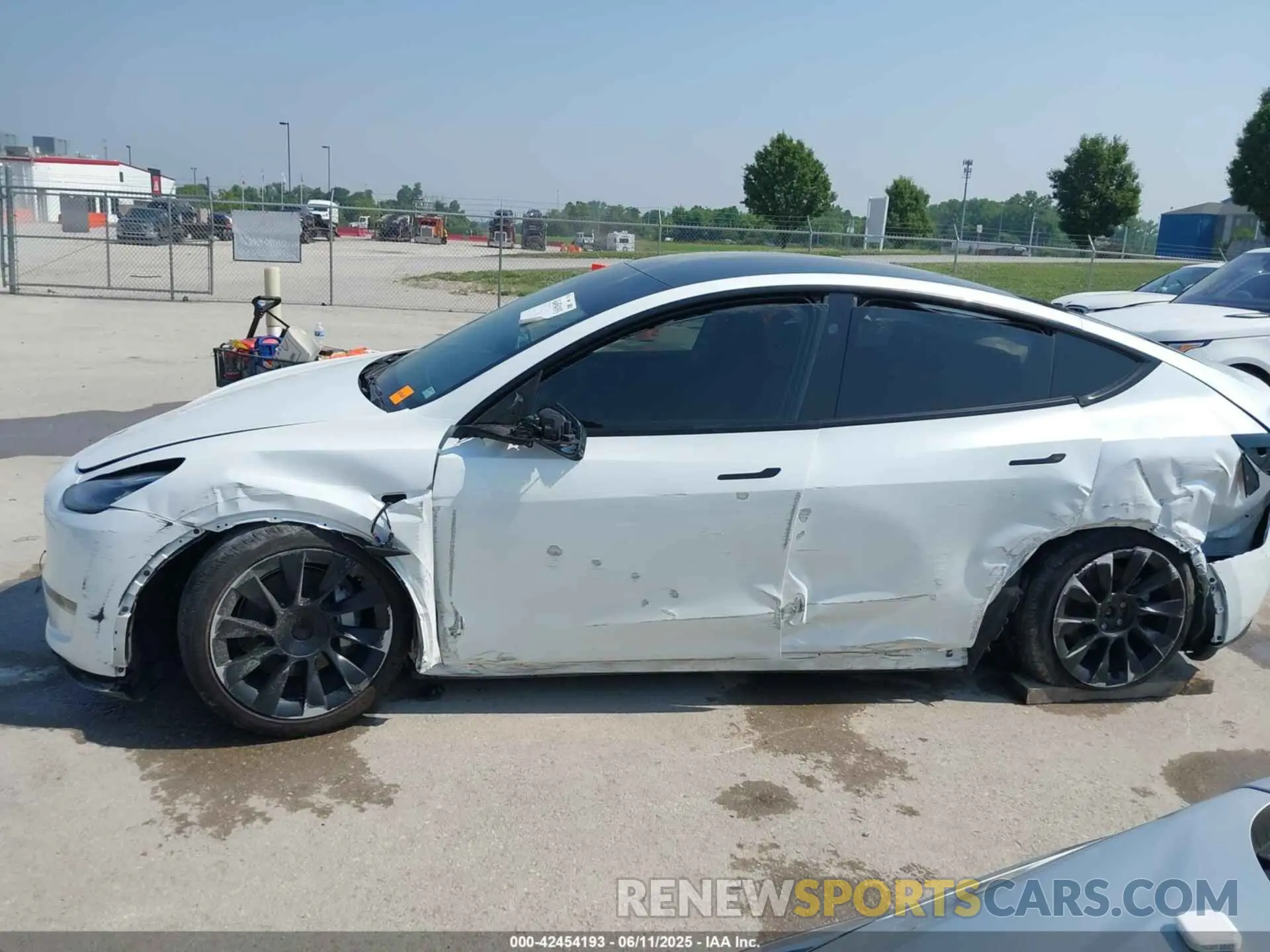 14 Photograph of a damaged car 7SAYGDEE0PA140670 TESLA MODEL Y 2023