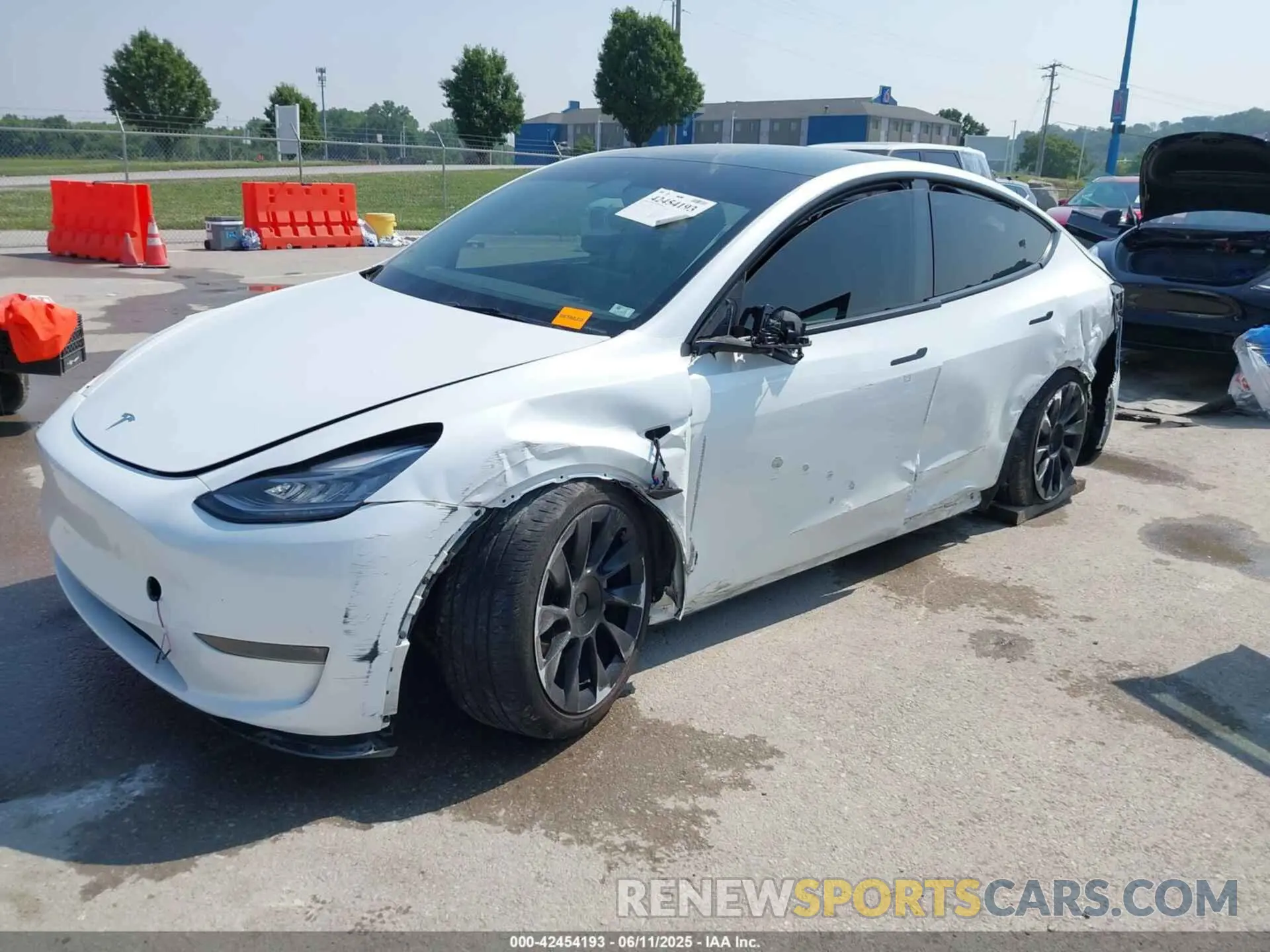 2 Photograph of a damaged car 7SAYGDEE0PA140670 TESLA MODEL Y 2023