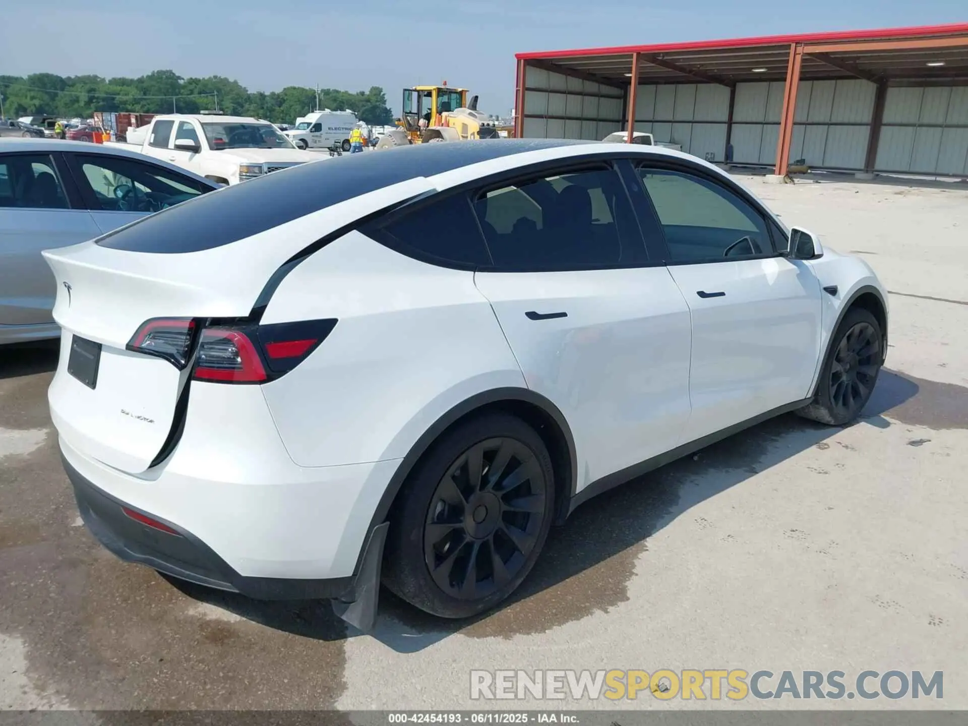 4 Photograph of a damaged car 7SAYGDEE0PA140670 TESLA MODEL Y 2023