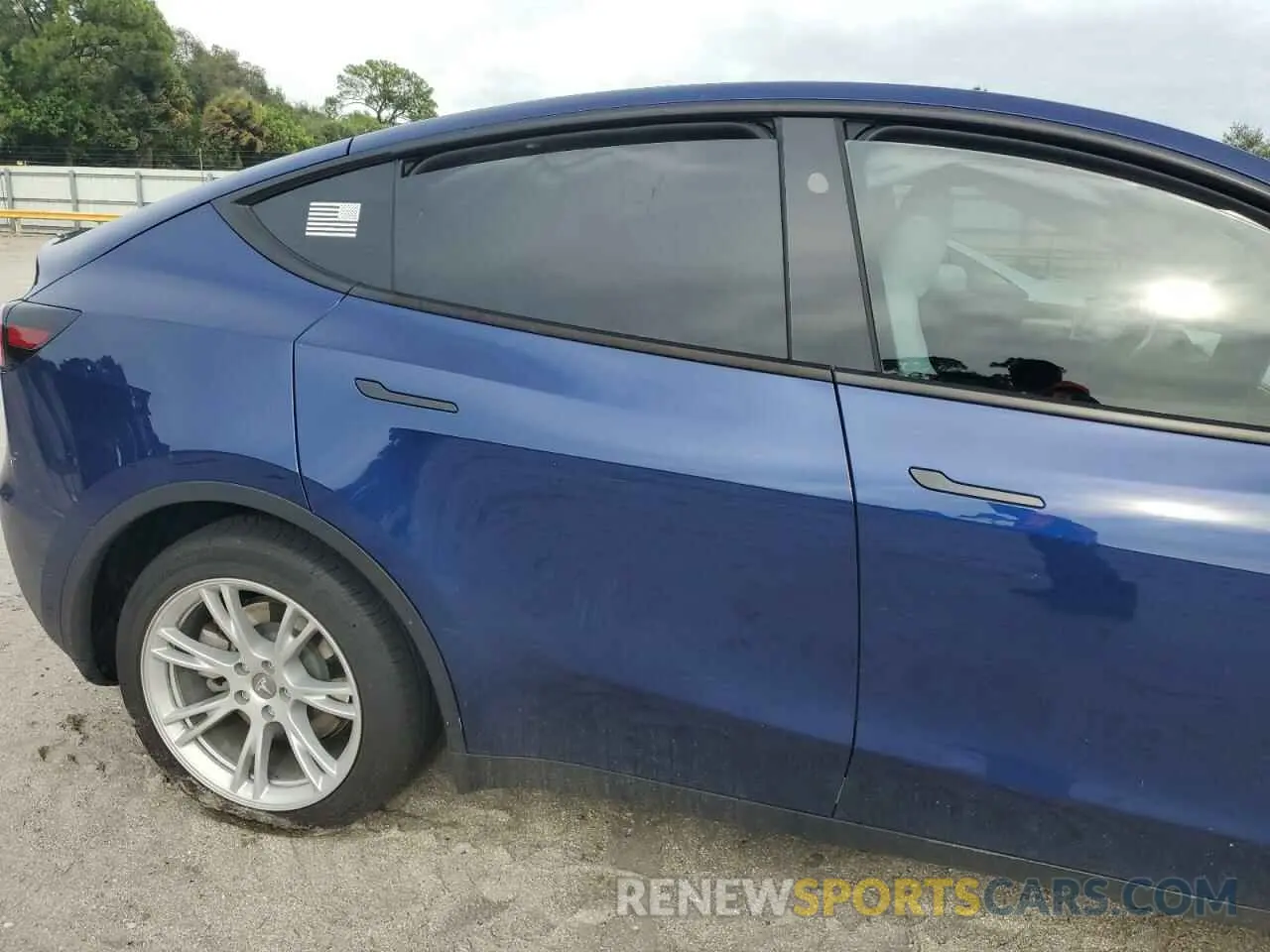 10 Photograph of a damaged car 7SAYGDEE0PA153144 TESLA MODEL Y 2023