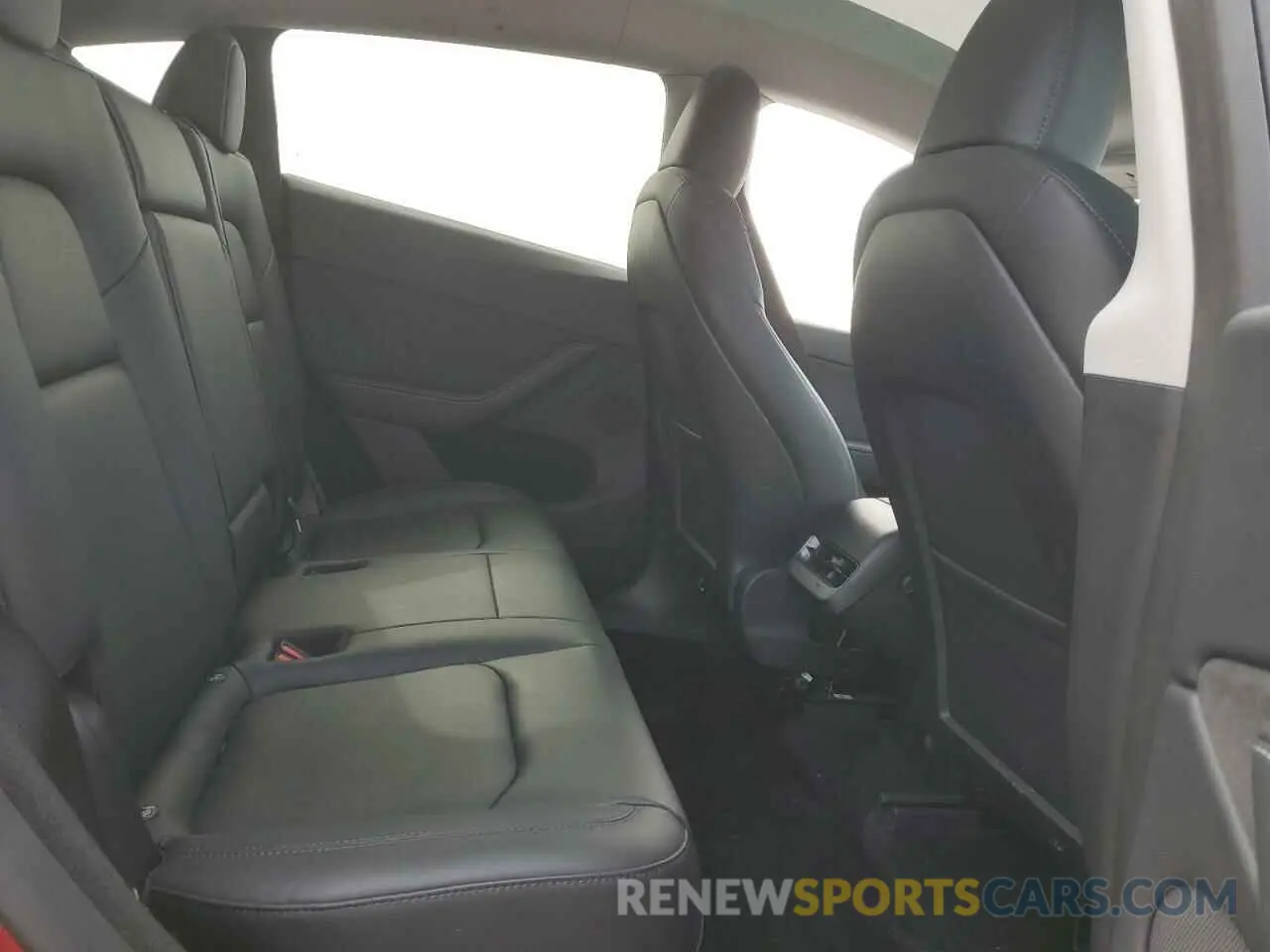 10 Photograph of a damaged car 7SAYGDEE0PA161583 TESLA MODEL Y 2023