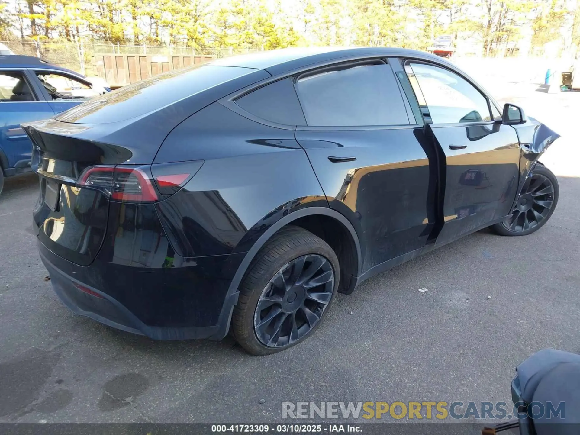 4 Photograph of a damaged car 7SAYGDEE0PA178691 TESLA MODEL Y 2023