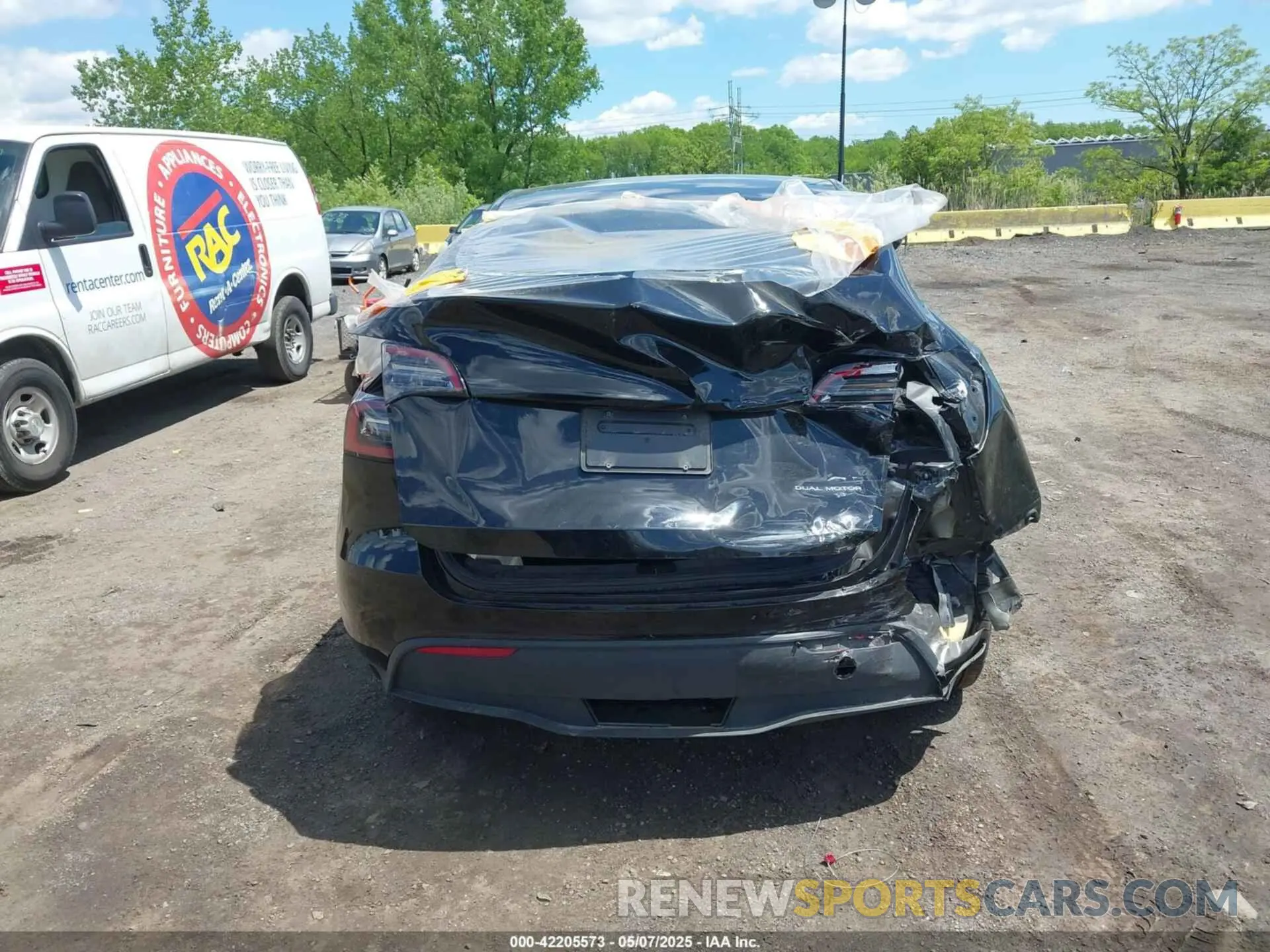 16 Photograph of a damaged car 7SAYGDEE0PA183891 TESLA MODEL Y 2023