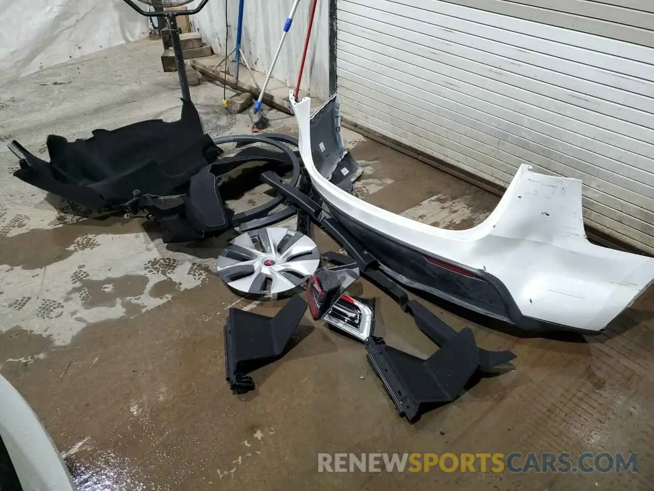 13 Photograph of a damaged car 7SAYGDEE0PF615382 TESLA MODEL Y 2023