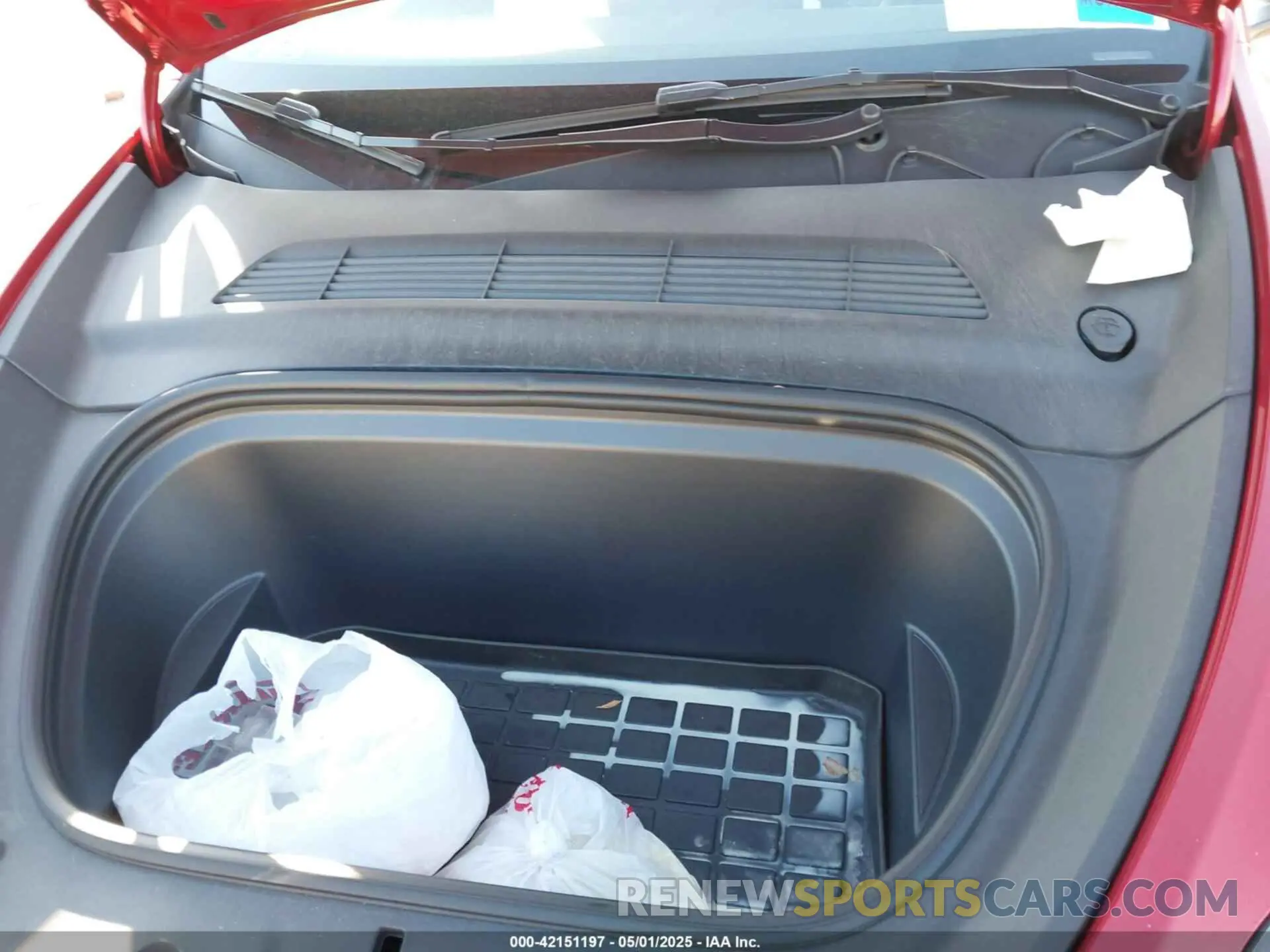 10 Photograph of a damaged car 7SAYGDEE0PF638869 TESLA MODEL Y 2023