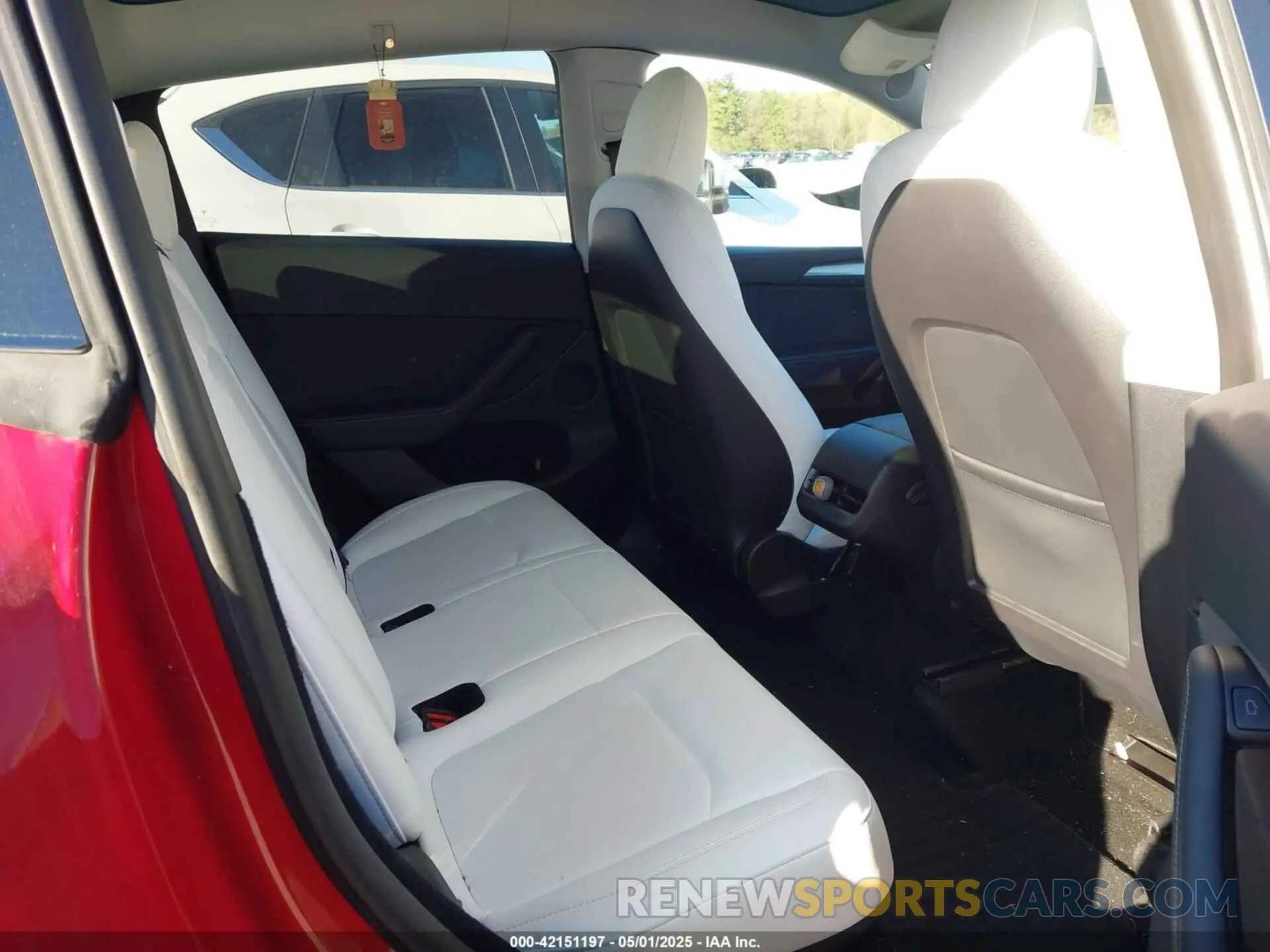 8 Photograph of a damaged car 7SAYGDEE0PF638869 TESLA MODEL Y 2023