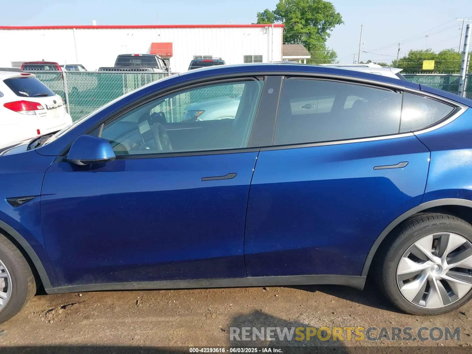 15 Photograph of a damaged car 7SAYGDEE0PF671726 TESLA MODEL Y 2023