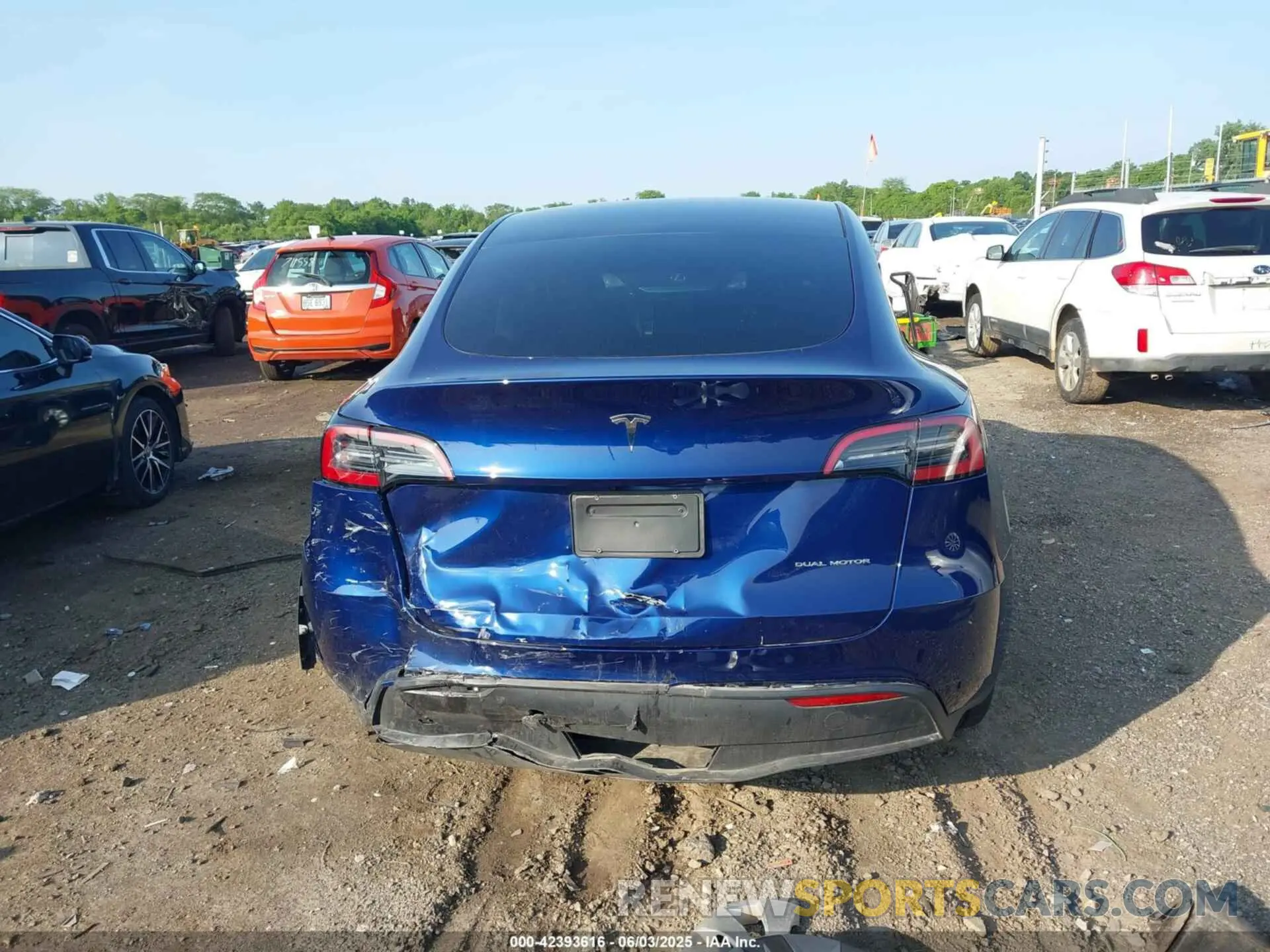 17 Photograph of a damaged car 7SAYGDEE0PF671726 TESLA MODEL Y 2023