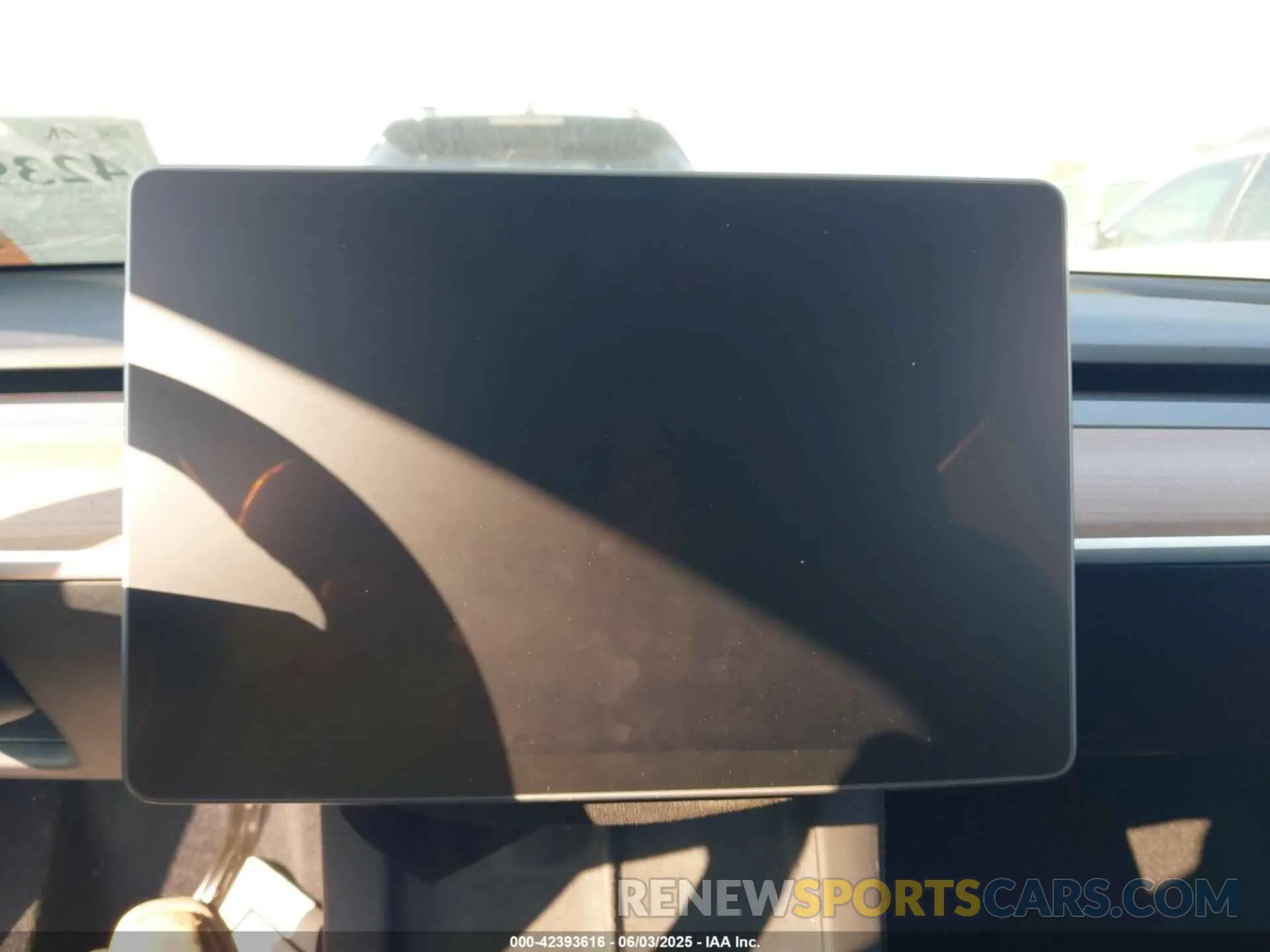 18 Photograph of a damaged car 7SAYGDEE0PF671726 TESLA MODEL Y 2023