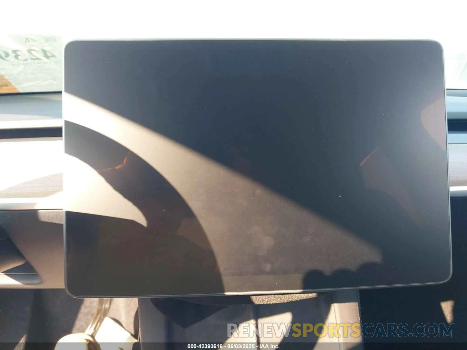 19 Photograph of a damaged car 7SAYGDEE0PF671726 TESLA MODEL Y 2023