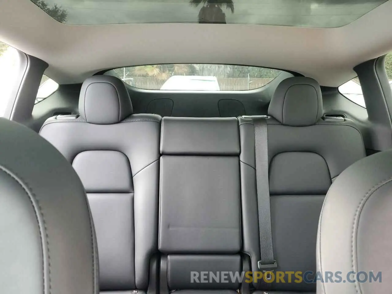 10 Photograph of a damaged car 7SAYGDEE0PF695329 TESLA MODEL Y 2023