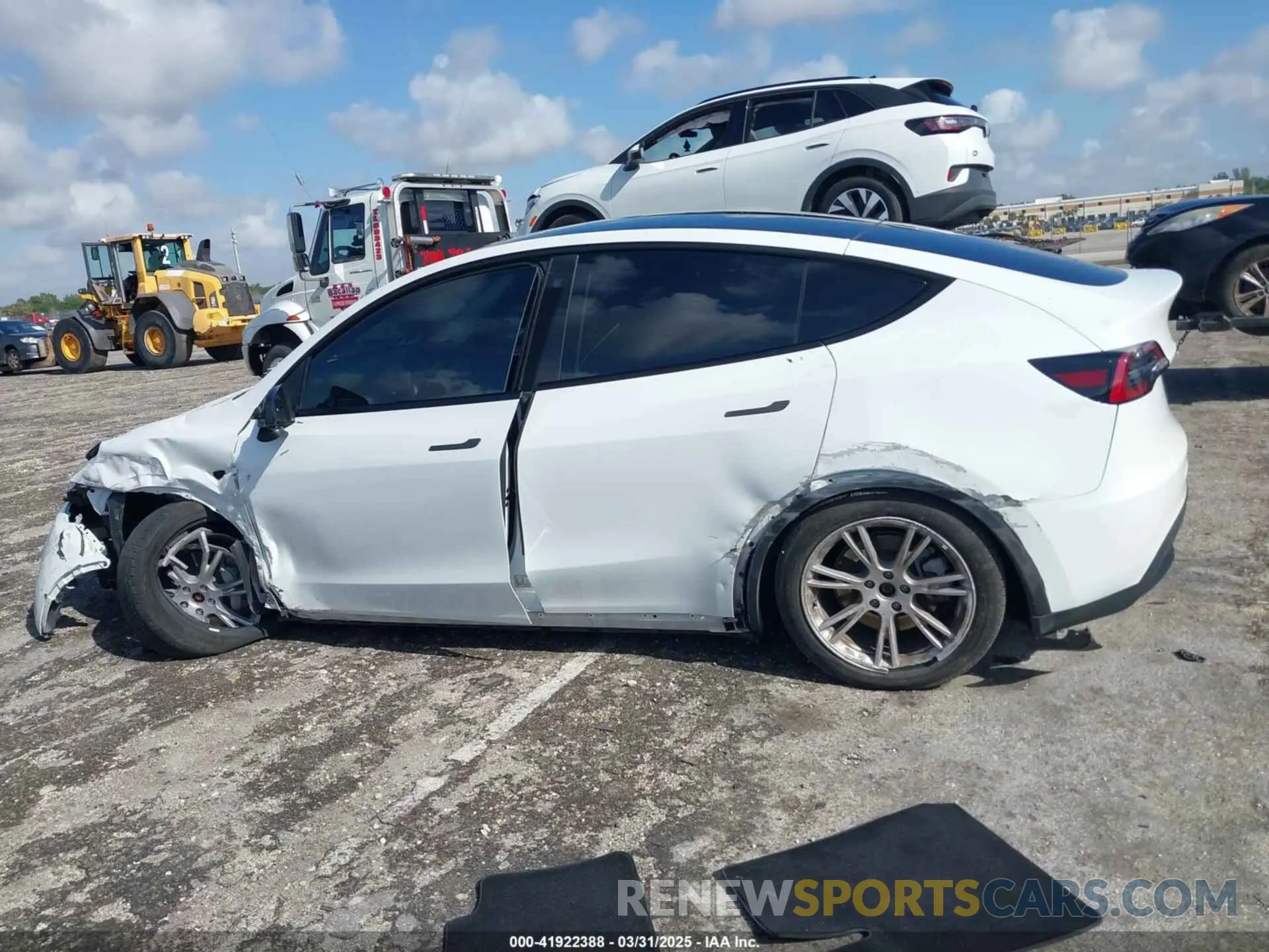 14 Photograph of a damaged car 7SAYGDEE0PF704577 TESLA MODEL Y 2023