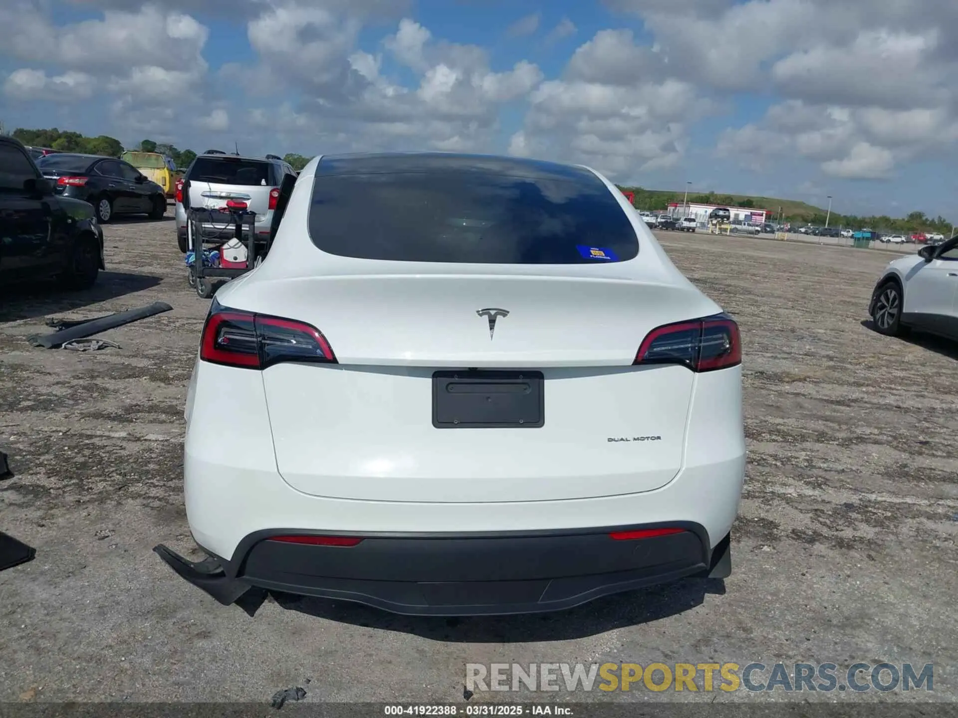 16 Photograph of a damaged car 7SAYGDEE0PF704577 TESLA MODEL Y 2023