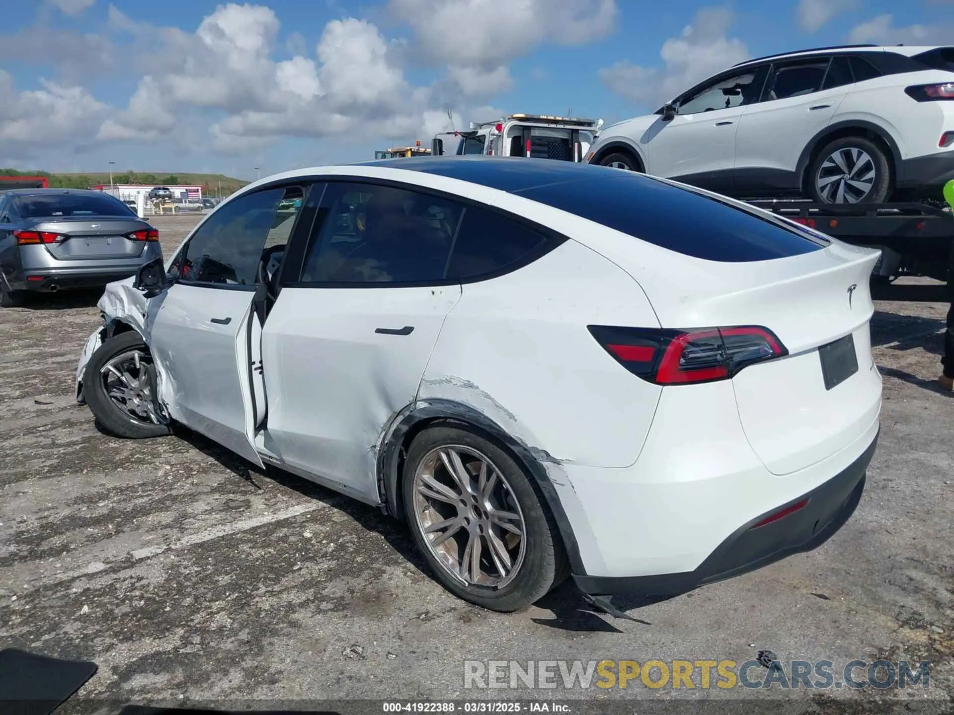 3 Photograph of a damaged car 7SAYGDEE0PF704577 TESLA MODEL Y 2023