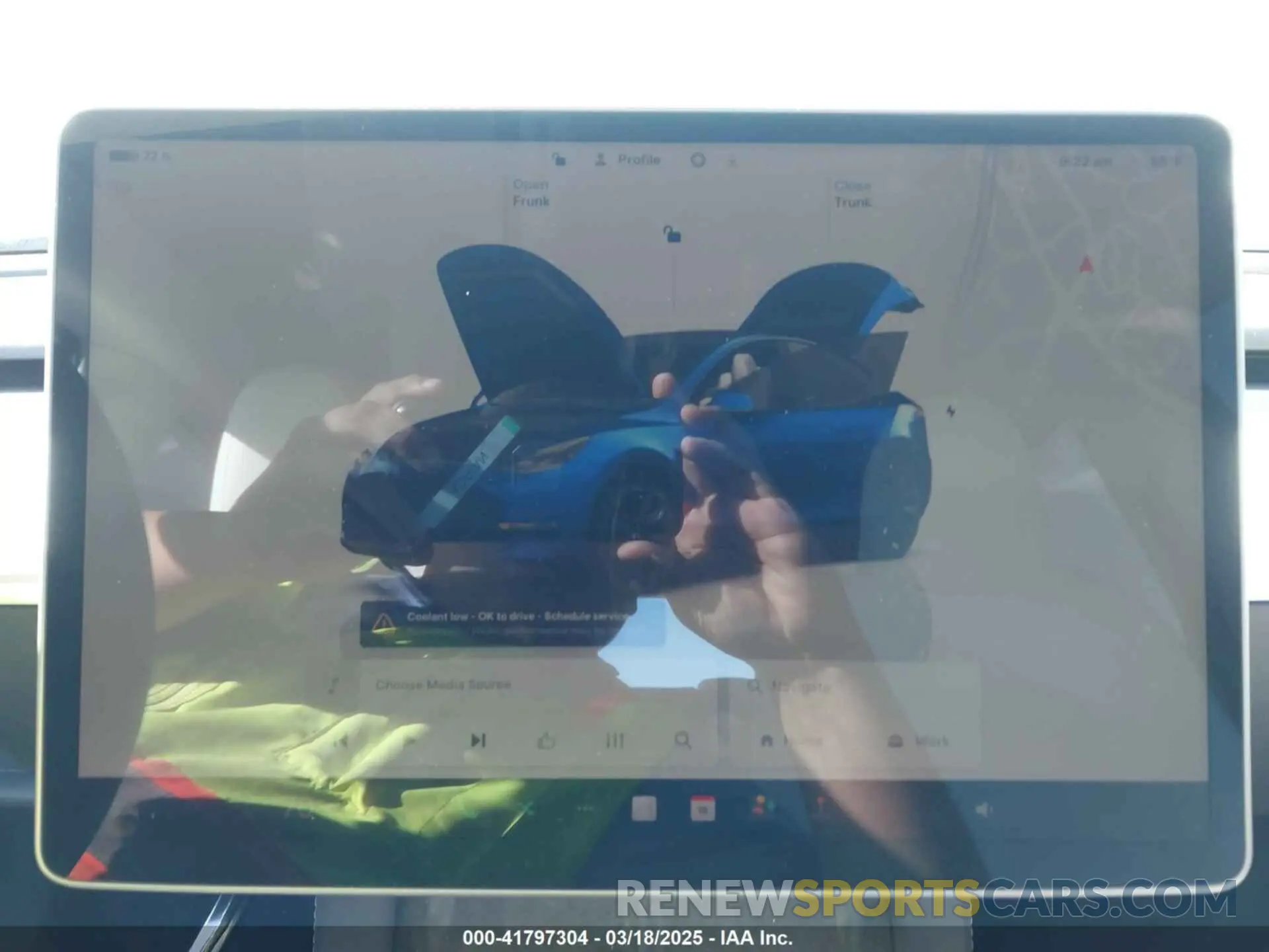 18 Photograph of a damaged car 7SAYGDEE0PF714557 TESLA MODEL Y 2023