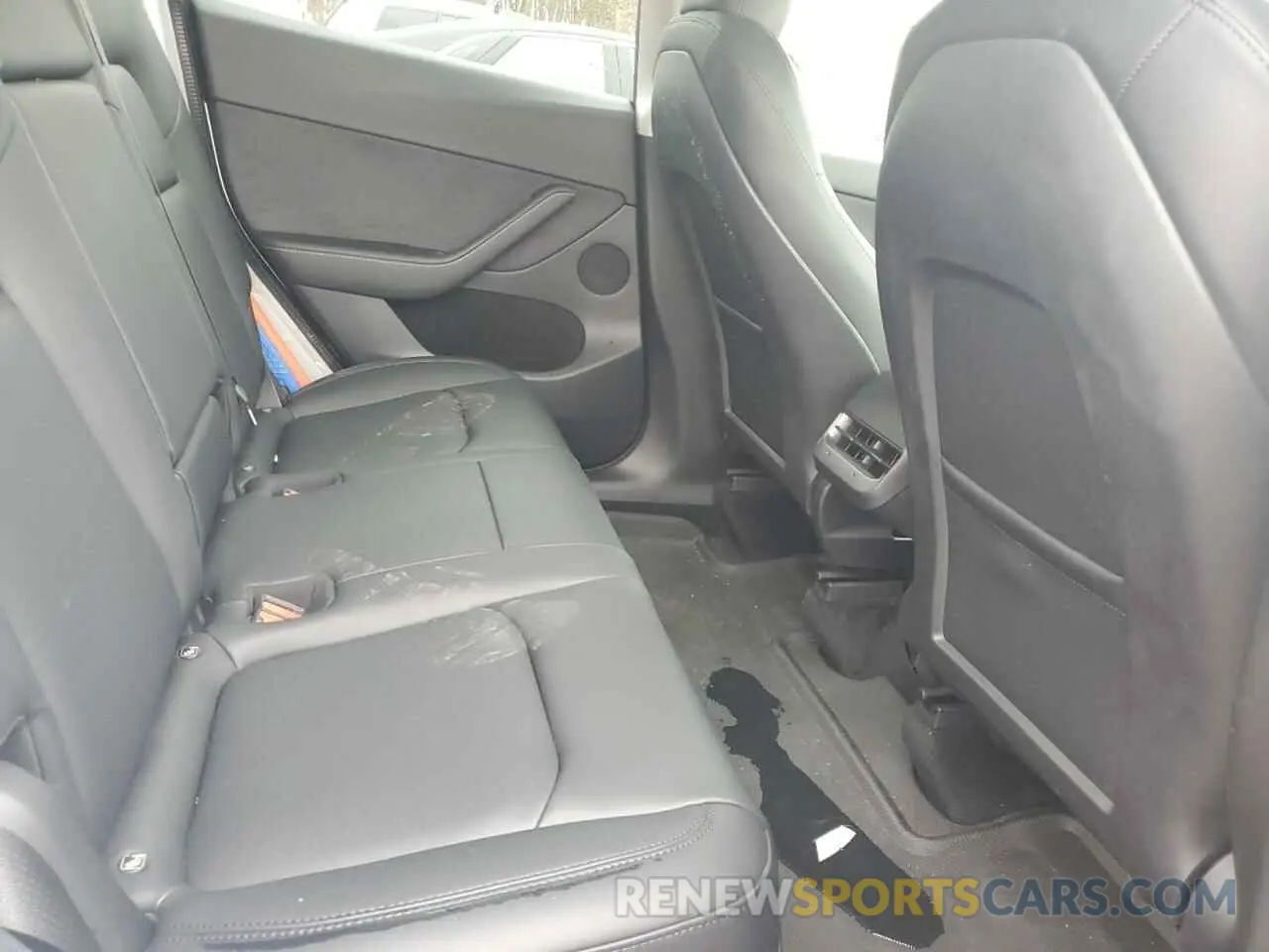 10 Photograph of a damaged car 7SAYGDEE0PF746778 TESLA MODEL Y 2023