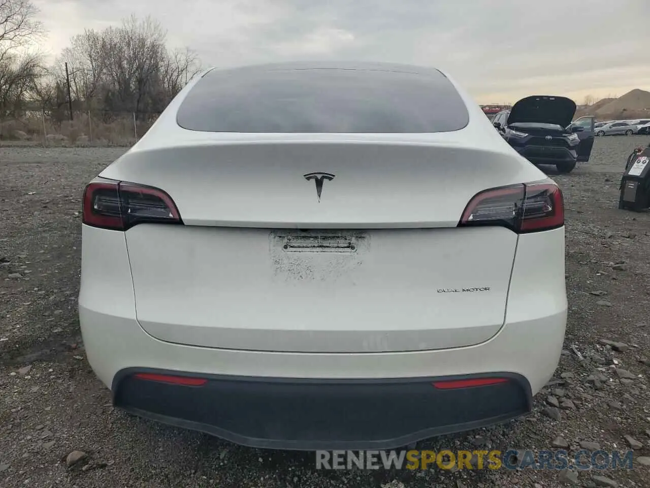 6 Photograph of a damaged car 7SAYGDEE0PF746778 TESLA MODEL Y 2023