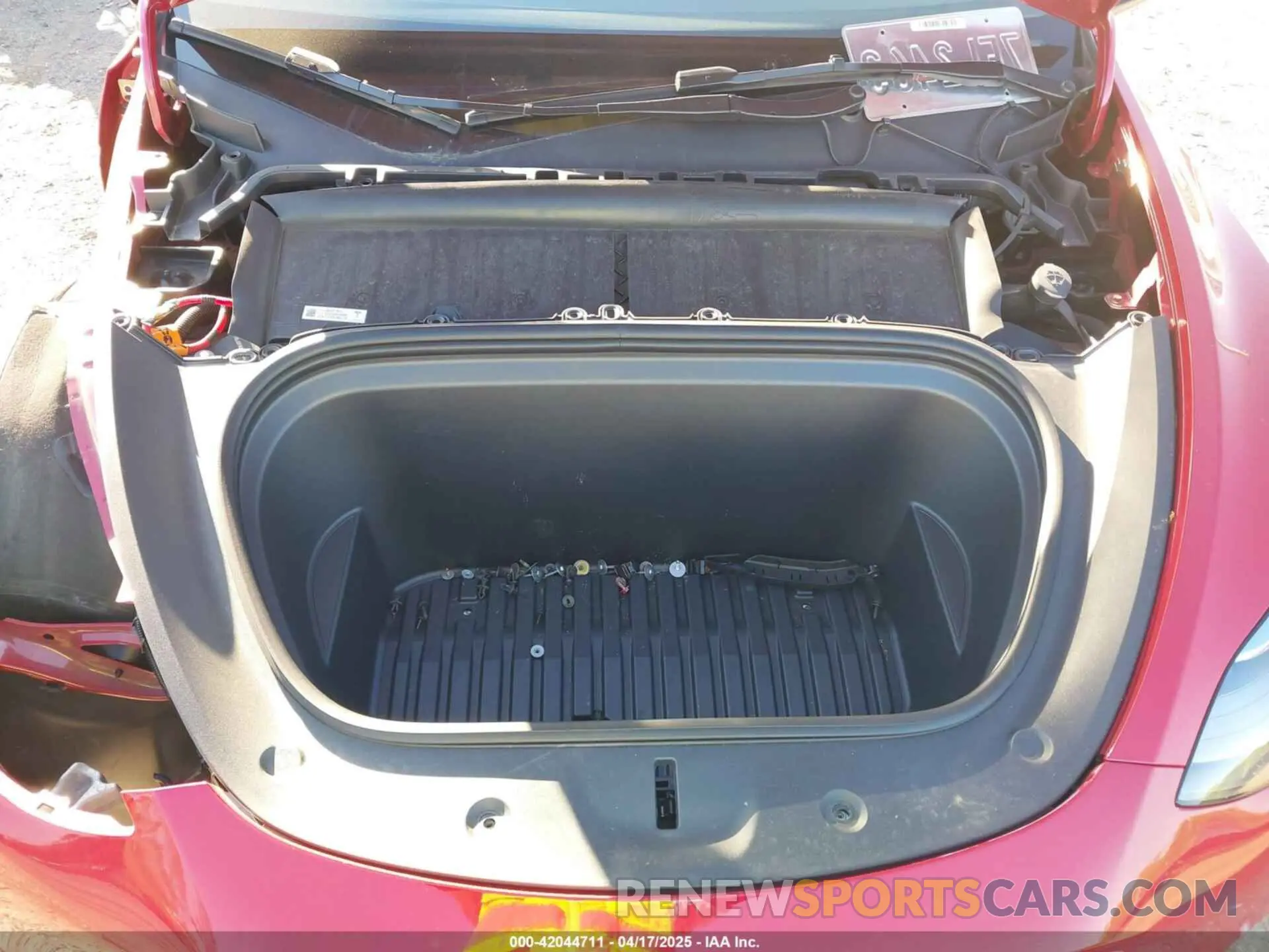 10 Photograph of a damaged car 7SAYGDEE0PF760969 TESLA MODEL Y 2023