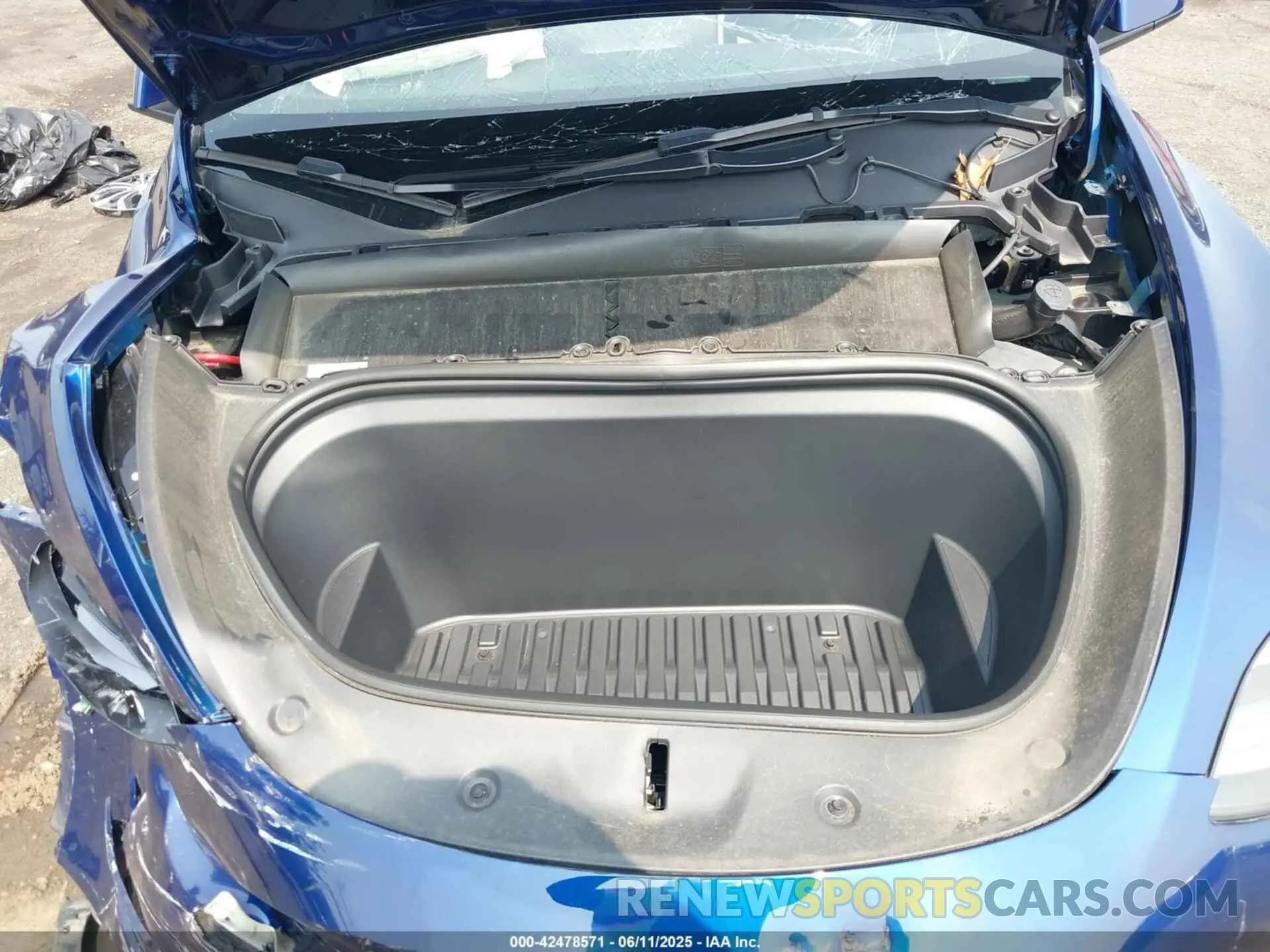 10 Photograph of a damaged car 7SAYGDEE0PF798850 TESLA MODEL Y 2023