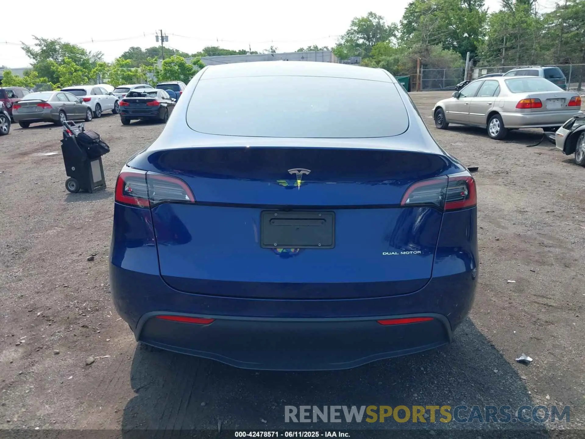 15 Photograph of a damaged car 7SAYGDEE0PF798850 TESLA MODEL Y 2023