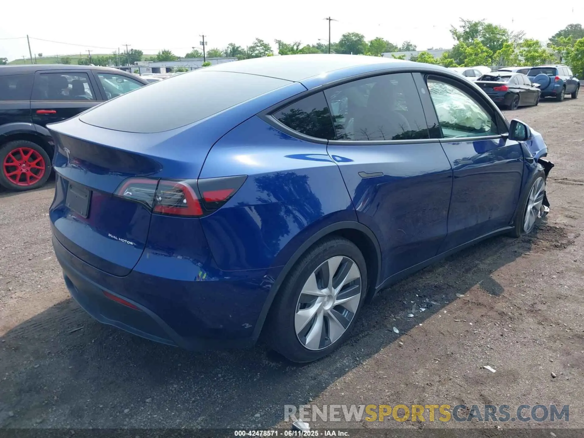 4 Photograph of a damaged car 7SAYGDEE0PF798850 TESLA MODEL Y 2023