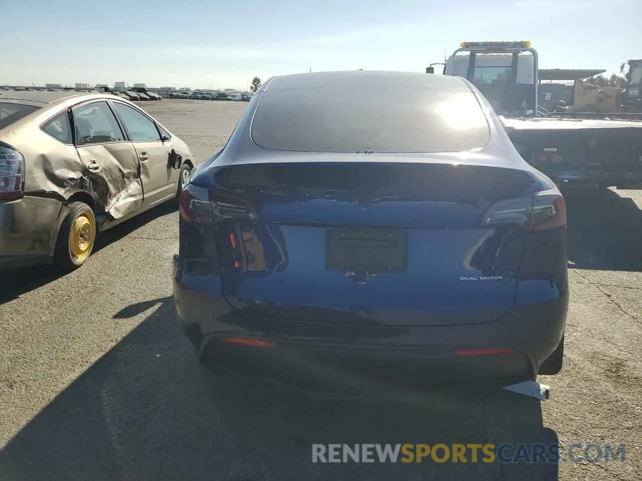 6 Photograph of a damaged car 7SAYGDEE0PF812102 TESLA MODEL Y 2023