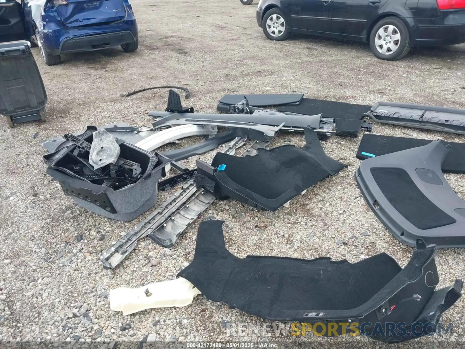 24 Photograph of a damaged car 7SAYGDEE0PF840787 TESLA MODEL Y 2023