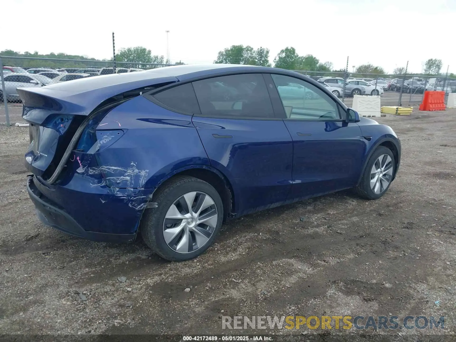 4 Photograph of a damaged car 7SAYGDEE0PF840787 TESLA MODEL Y 2023