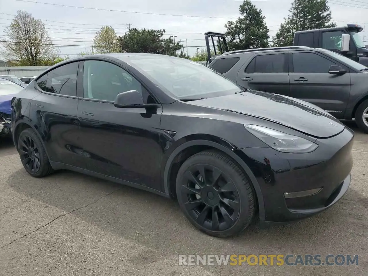 4 Photograph of a damaged car 7SAYGDEE0PF869710 TESLA MODEL Y 2023