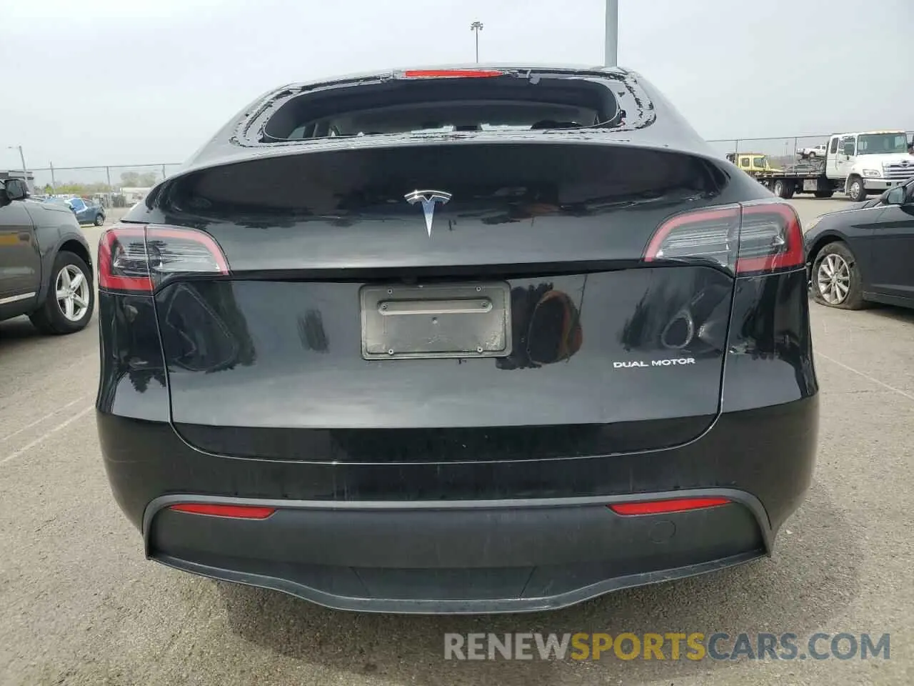 6 Photograph of a damaged car 7SAYGDEE0PF869710 TESLA MODEL Y 2023