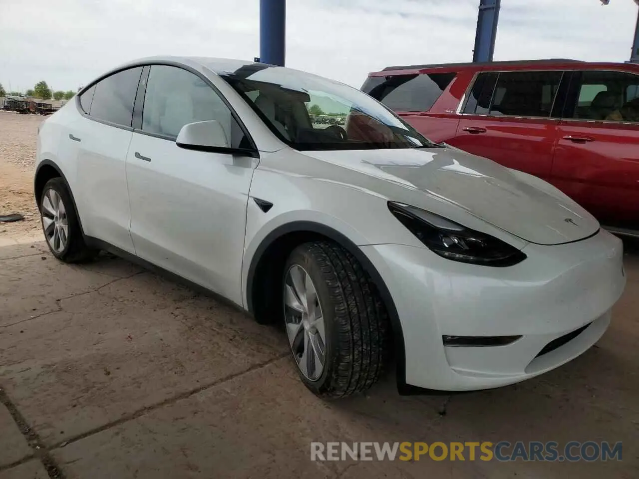 4 Photograph of a damaged car 7SAYGDEE0PF871733 TESLA MODEL Y 2023