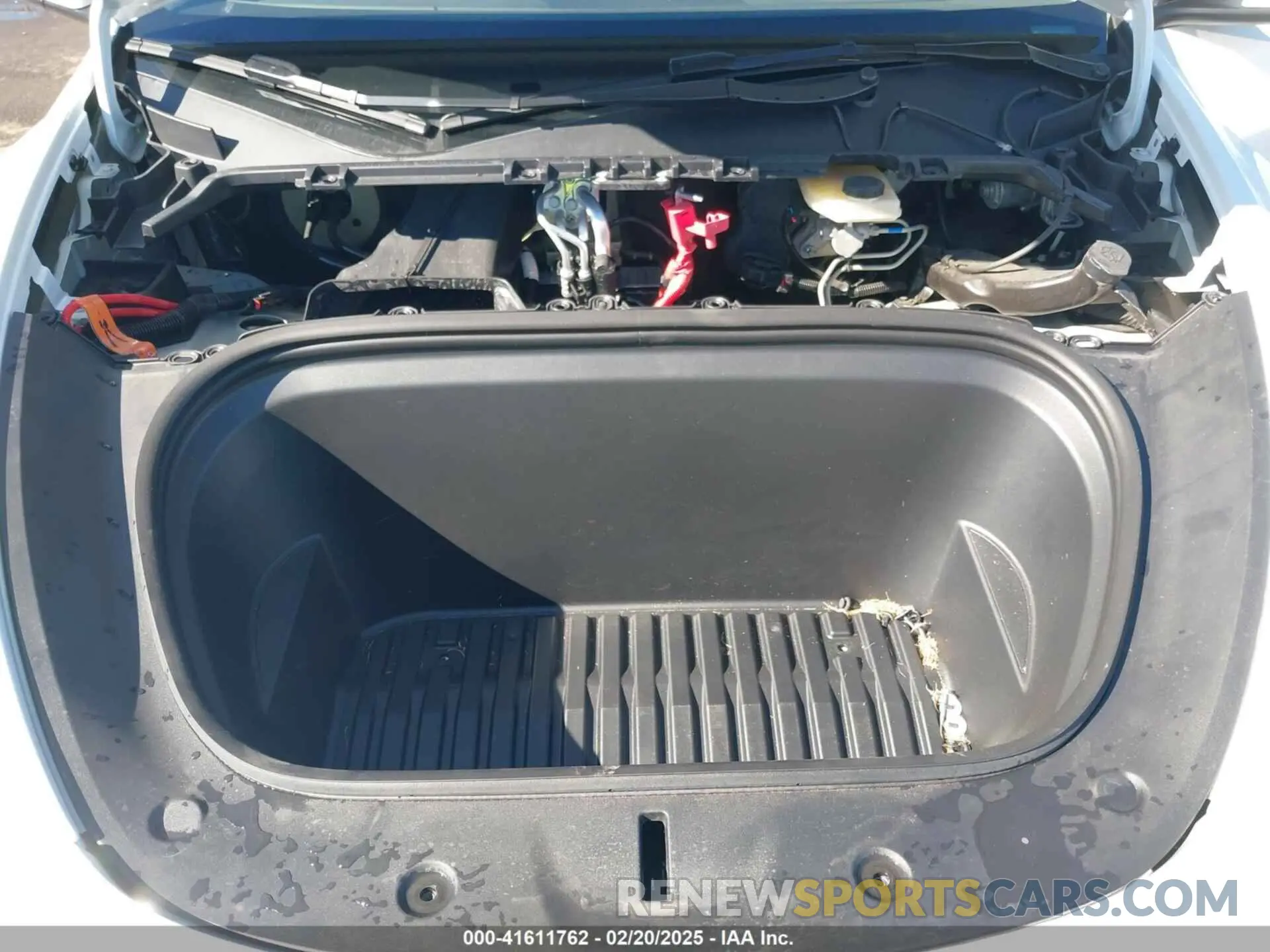 10 Photograph of a damaged car 7SAYGDEE0PF945202 TESLA MODEL Y 2023