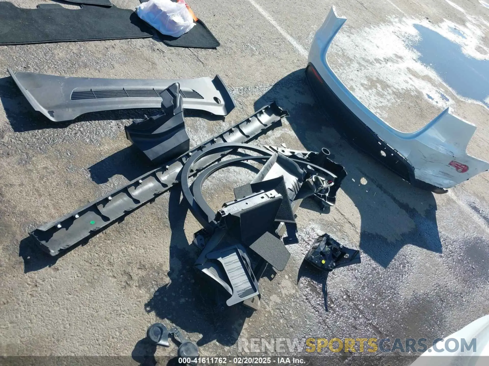 11 Photograph of a damaged car 7SAYGDEE0PF945202 TESLA MODEL Y 2023