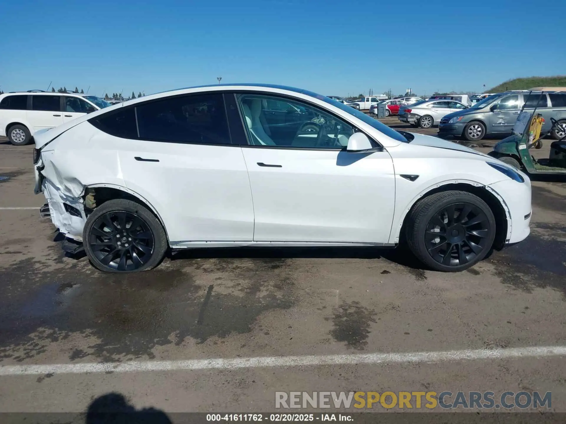 13 Photograph of a damaged car 7SAYGDEE0PF945202 TESLA MODEL Y 2023