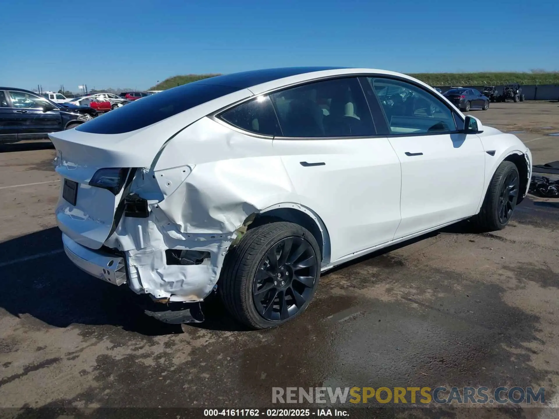 4 Photograph of a damaged car 7SAYGDEE0PF945202 TESLA MODEL Y 2023