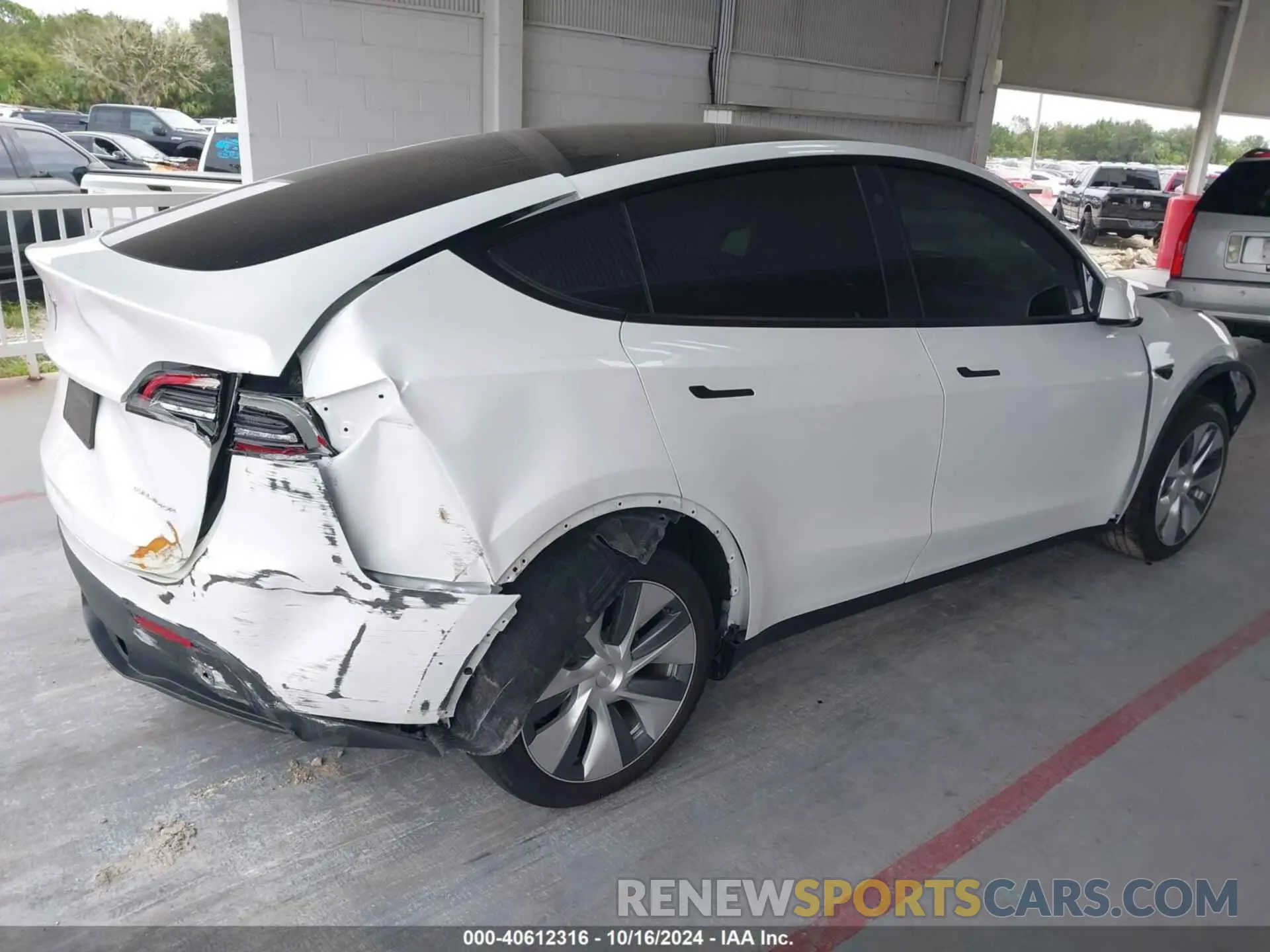 4 Photograph of a damaged car 7SAYGDEE1PA028153 TESLA MODEL Y 2023