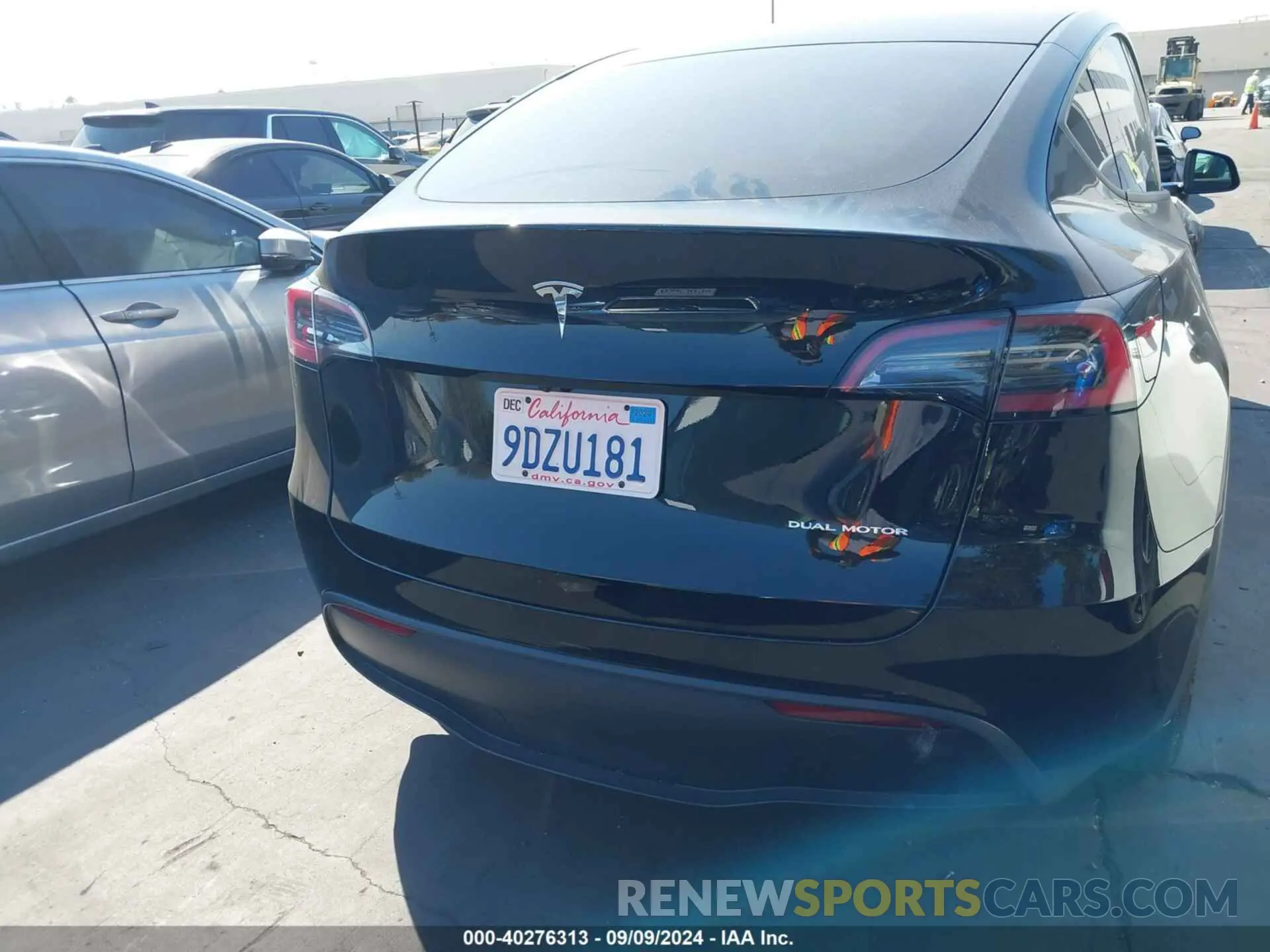 17 Photograph of a damaged car 7SAYGDEE1PA033207 TESLA MODEL Y 2023