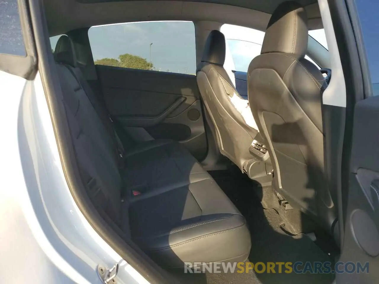 11 Photograph of a damaged car 7SAYGDEE1PA039069 TESLA MODEL Y 2023