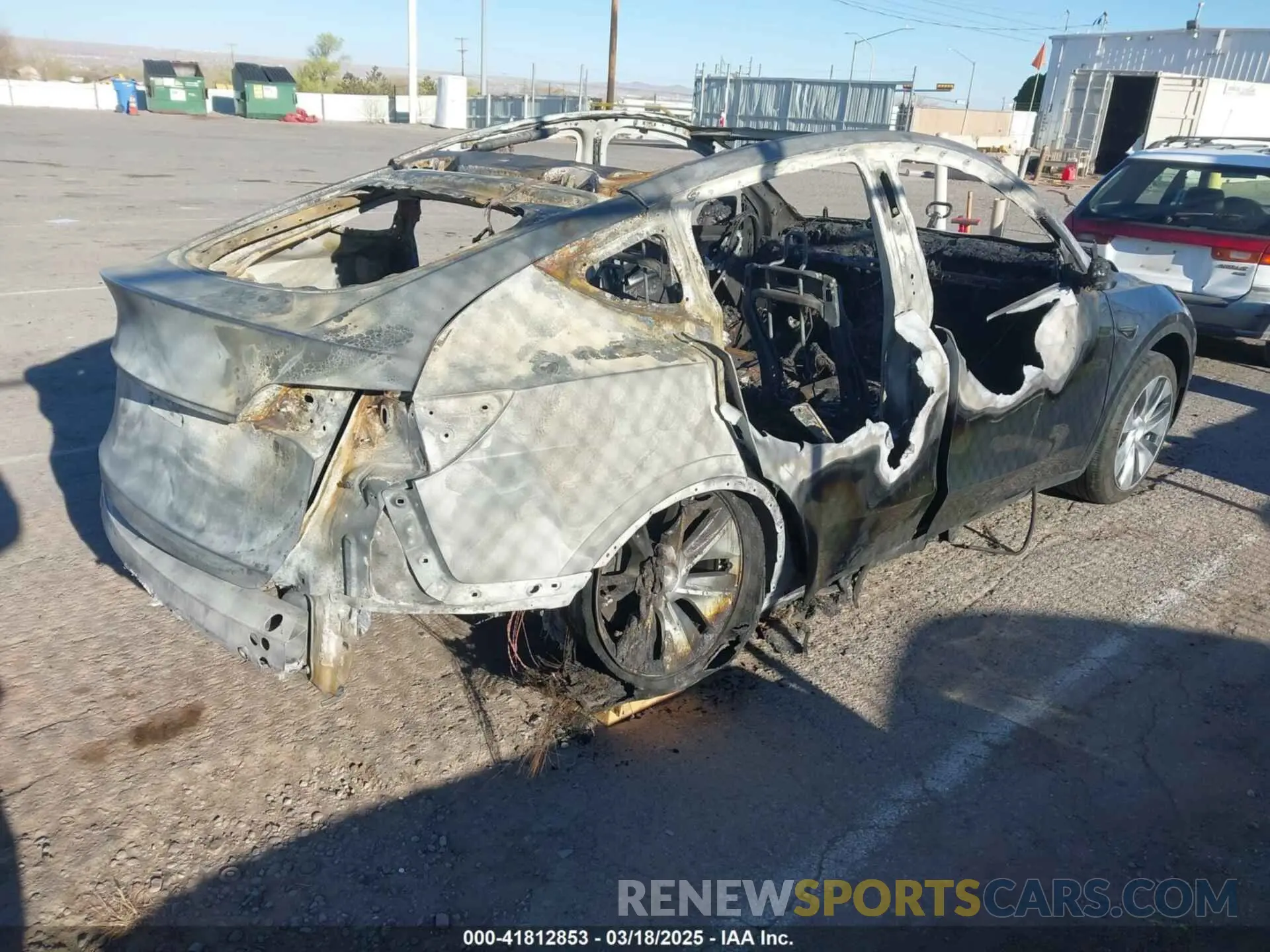 4 Photograph of a damaged car 7SAYGDEE1PA041727 TESLA MODEL Y 2023