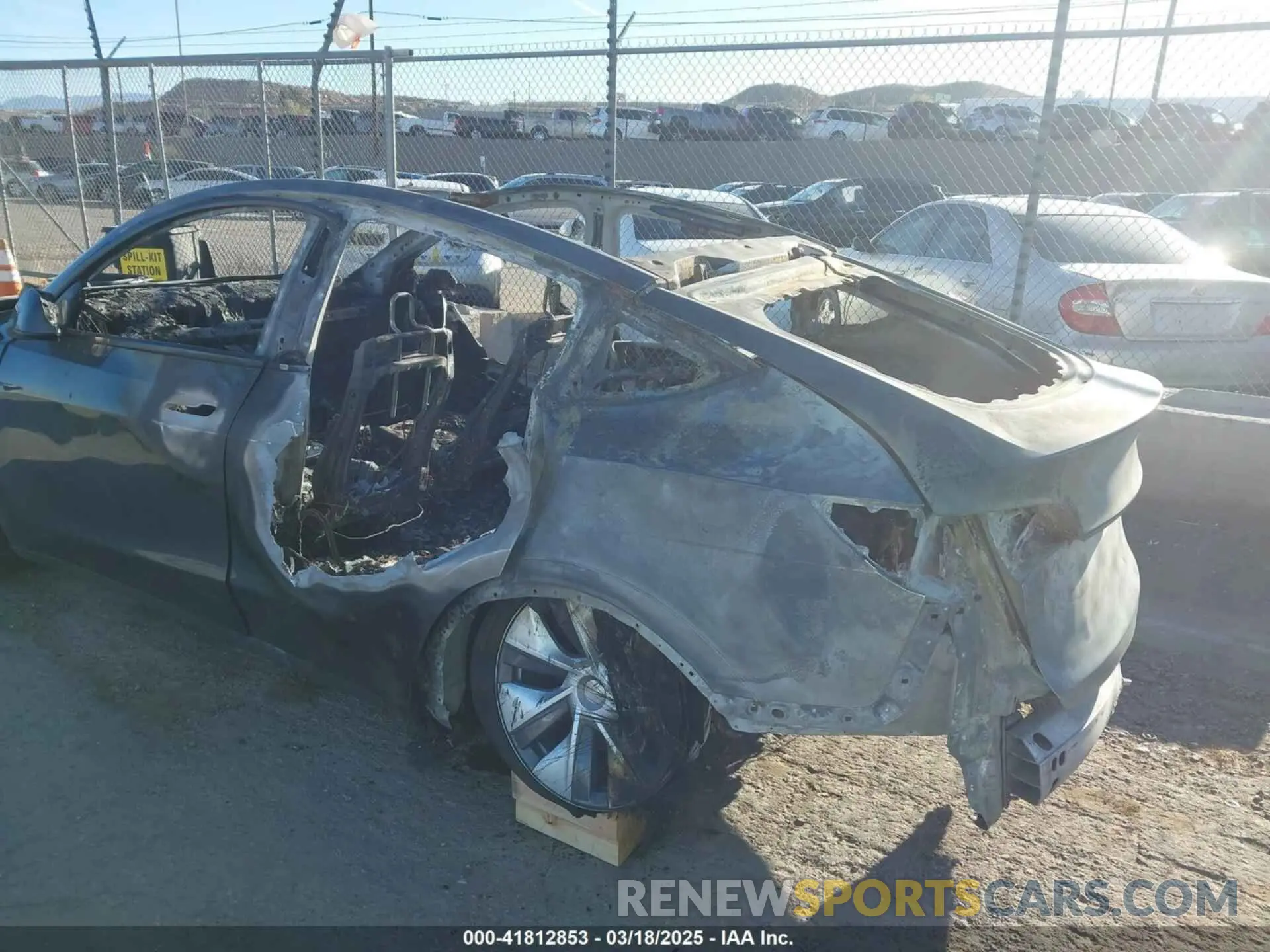 6 Photograph of a damaged car 7SAYGDEE1PA041727 TESLA MODEL Y 2023