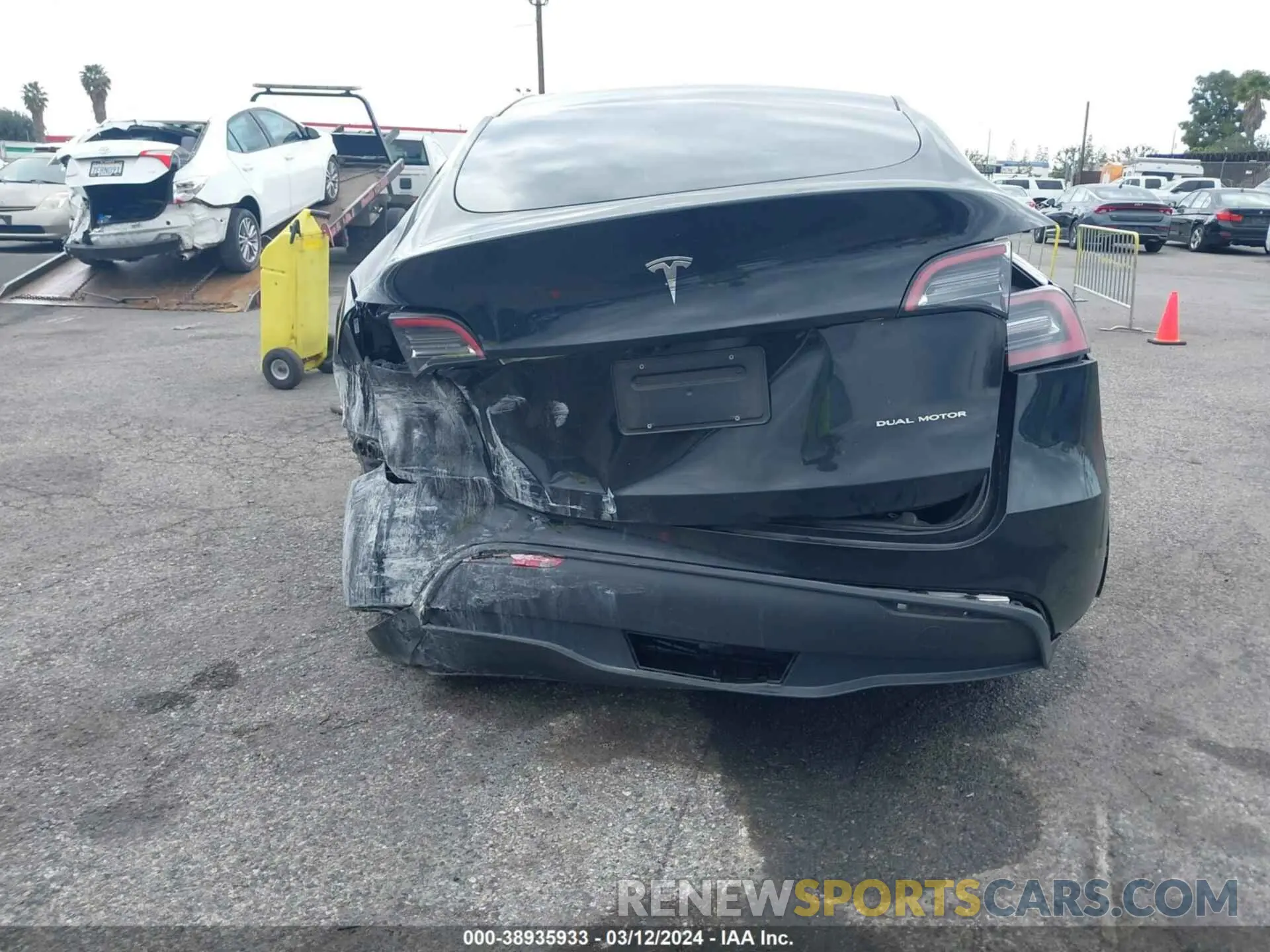 15 Photograph of a damaged car 7SAYGDEE1PA060049 TESLA MODEL Y 2023