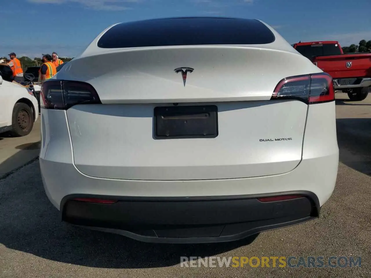6 Photograph of a damaged car 7SAYGDEE1PA060777 TESLA MODEL Y 2023
