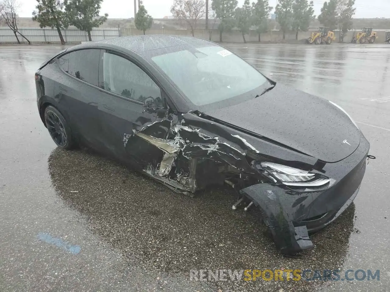 4 Photograph of a damaged car 7SAYGDEE1PA074971 TESLA MODEL Y 2023